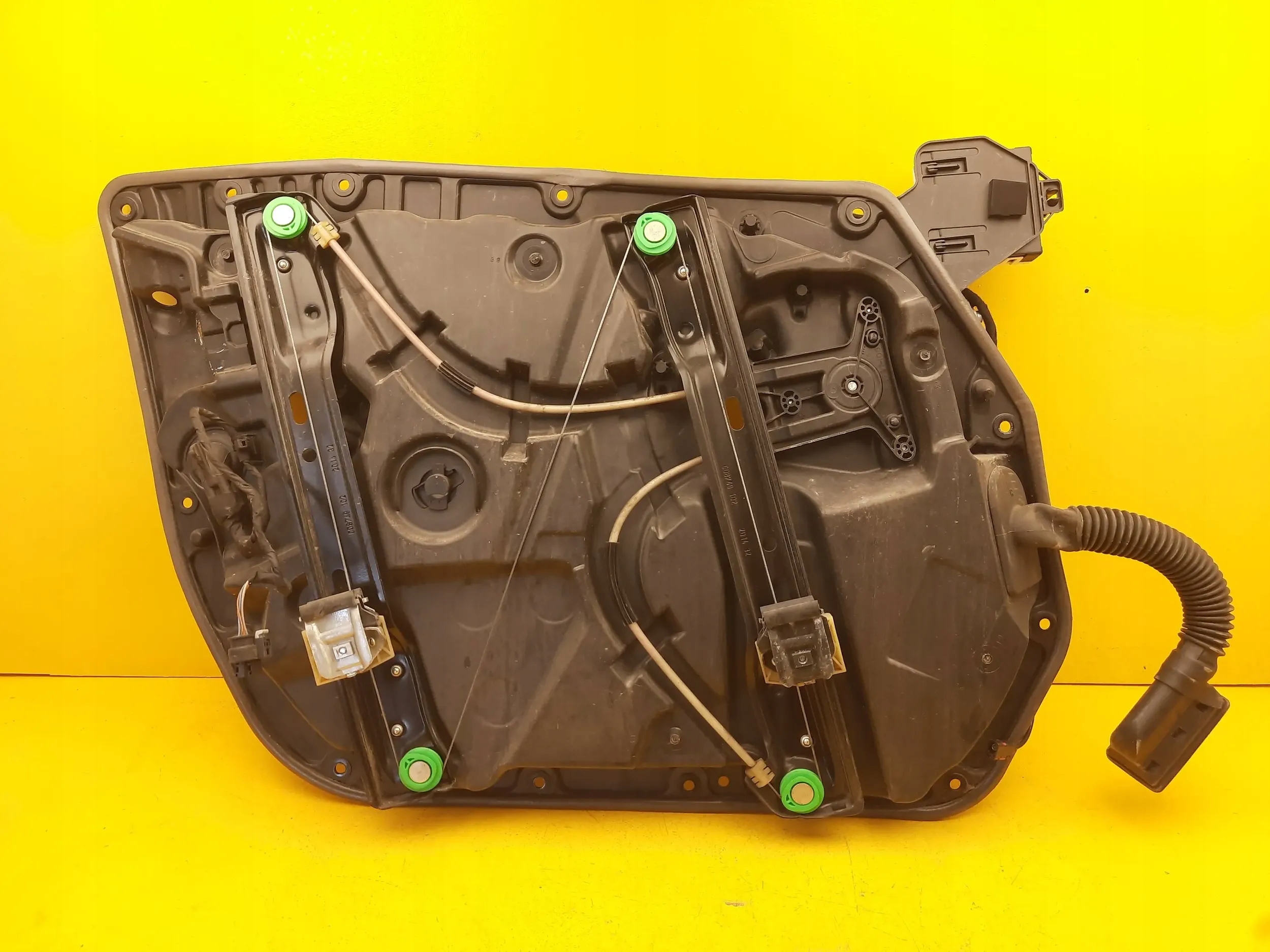 Mercedes-Benz C W205 PODNOŚNIK SZYBY PRAWY PRZÓD A2057230414 Typ samochodu Samochody osobowe