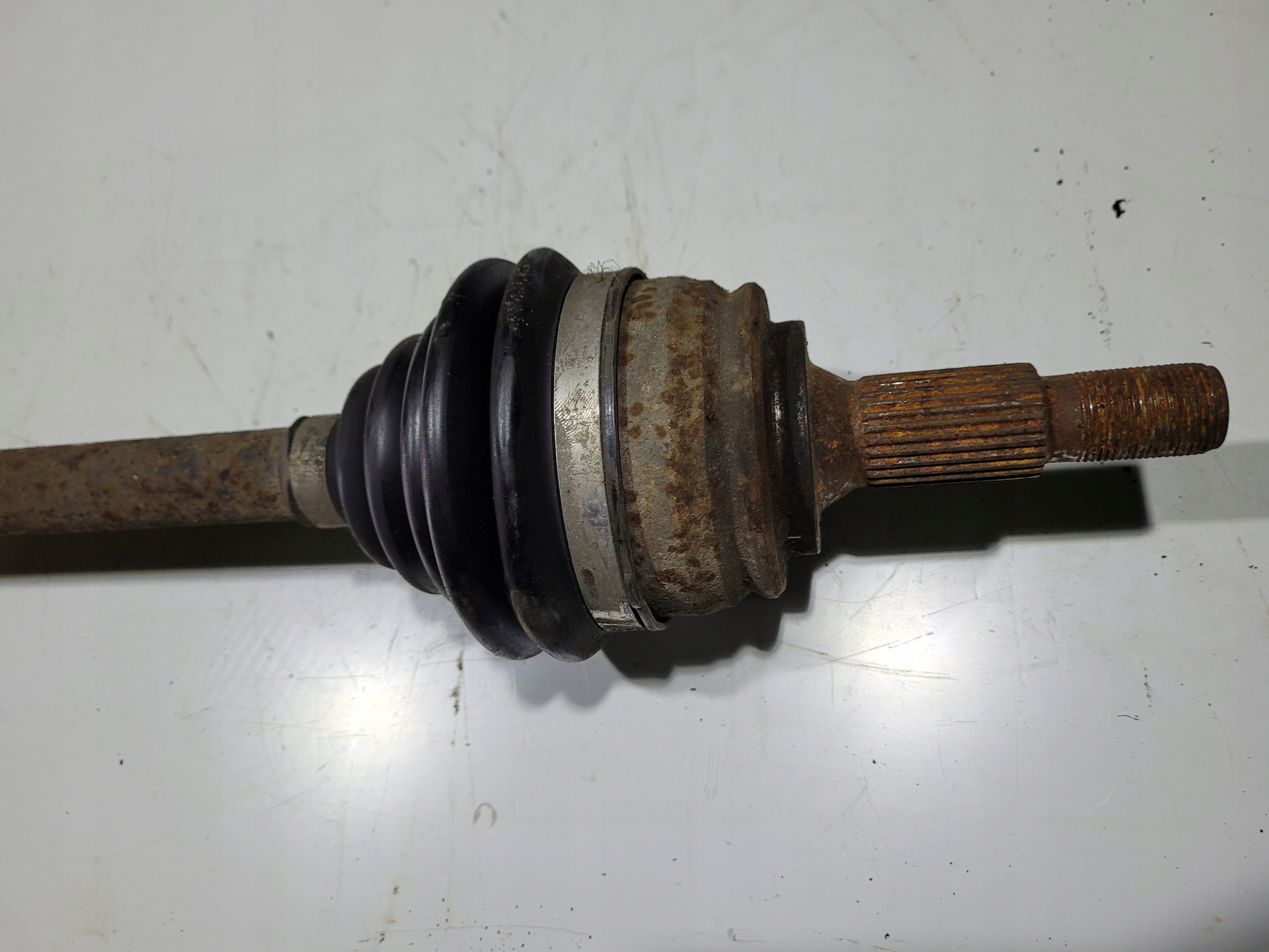 semi-axis left short. PEUGEOT 308 T9 II 1.6 EHDI MANUAL