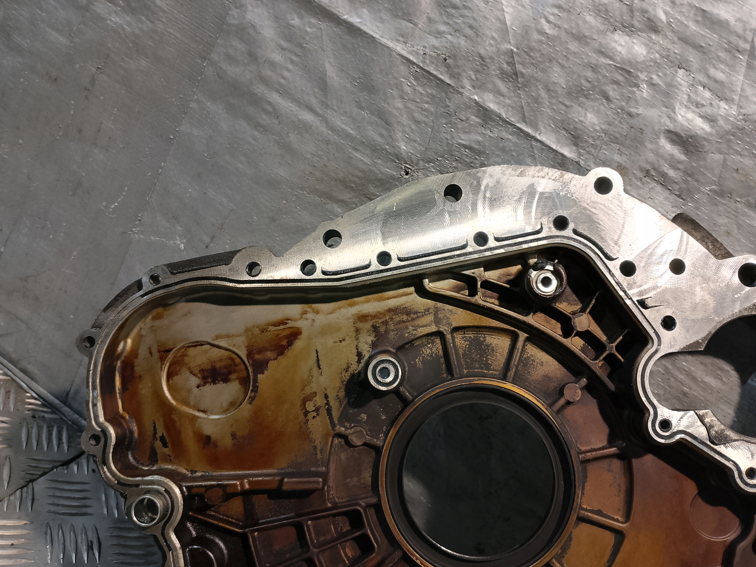 Couvercle carter distribution AUDI A6 C6 2.4 B OE 06E103173