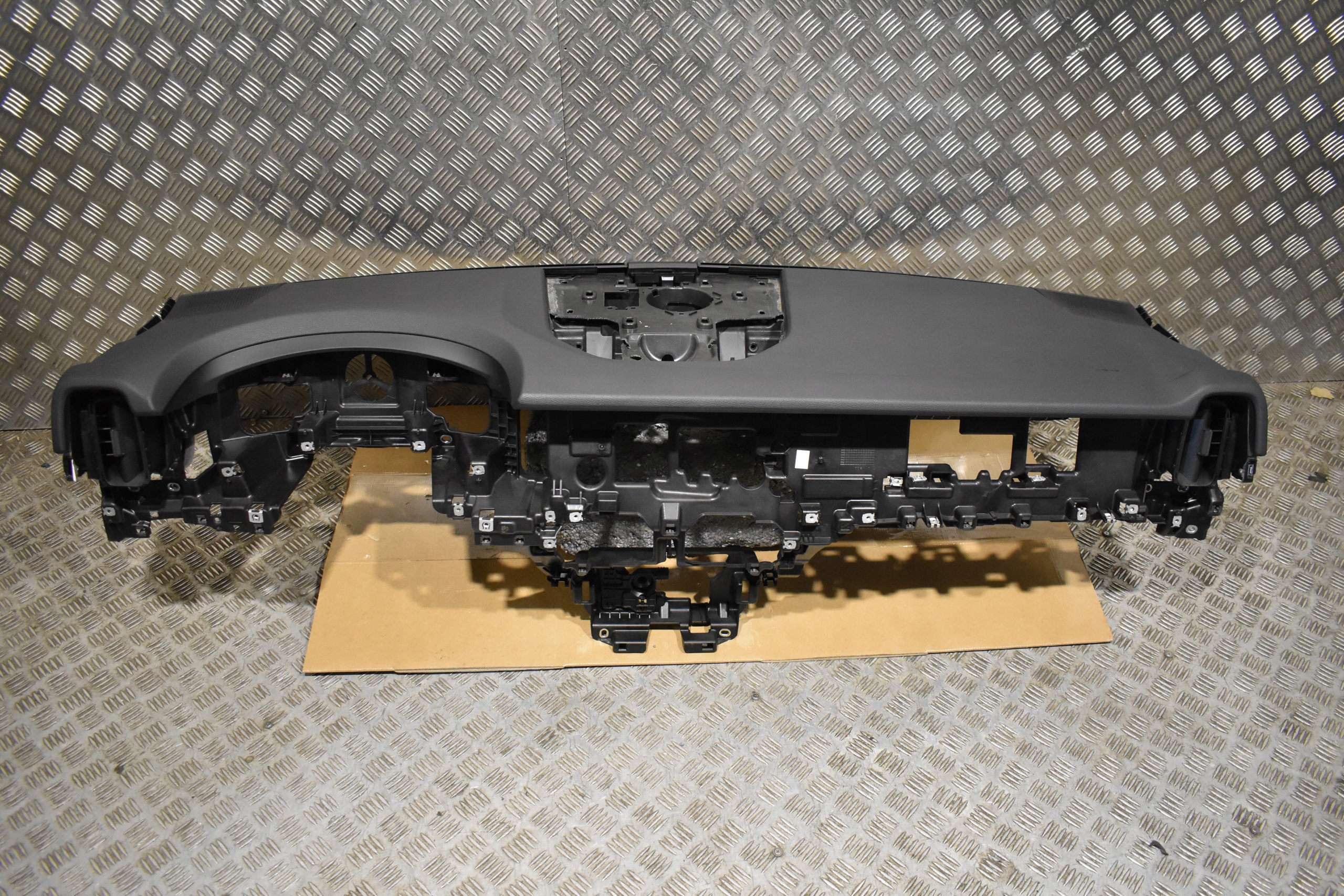 IDEALNA Console PORSCHE CAYENNE 9Y 25R. 1