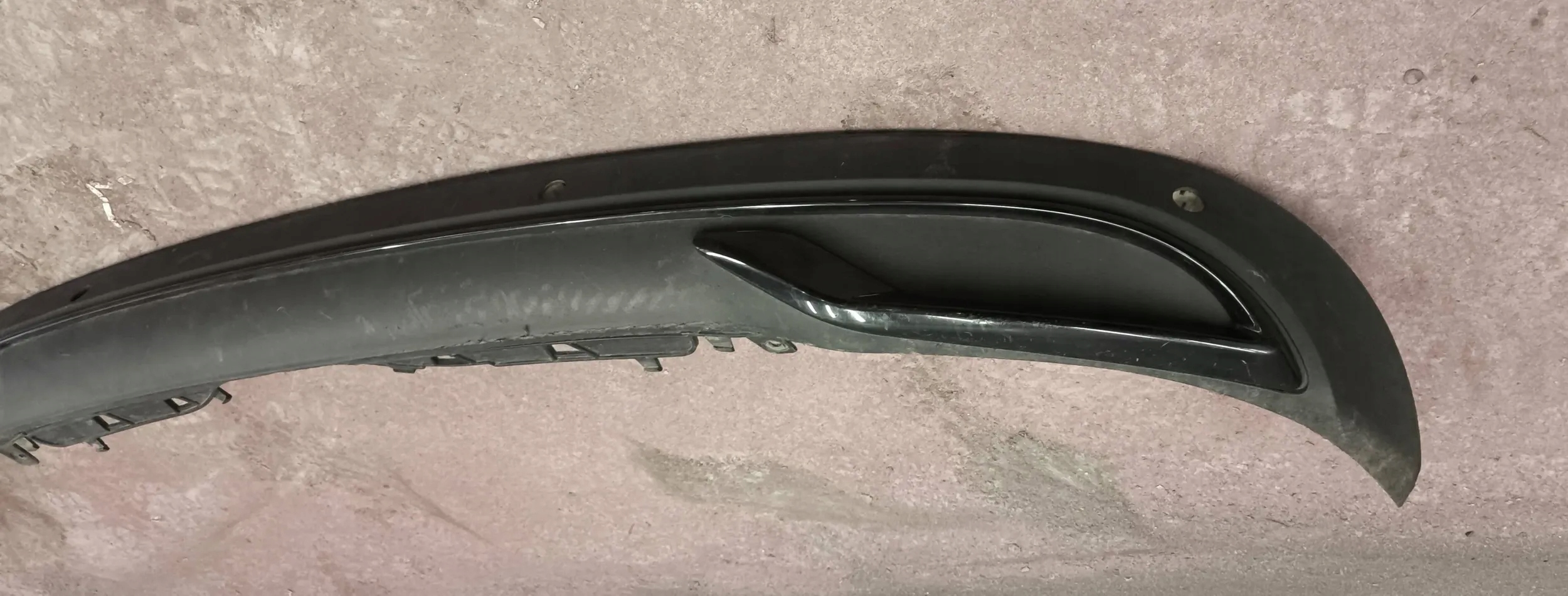 Dokładka Zderzaka Tył Mercedes C-Klasa W205 A2058858600 Producent części Mercedes-Benz OE