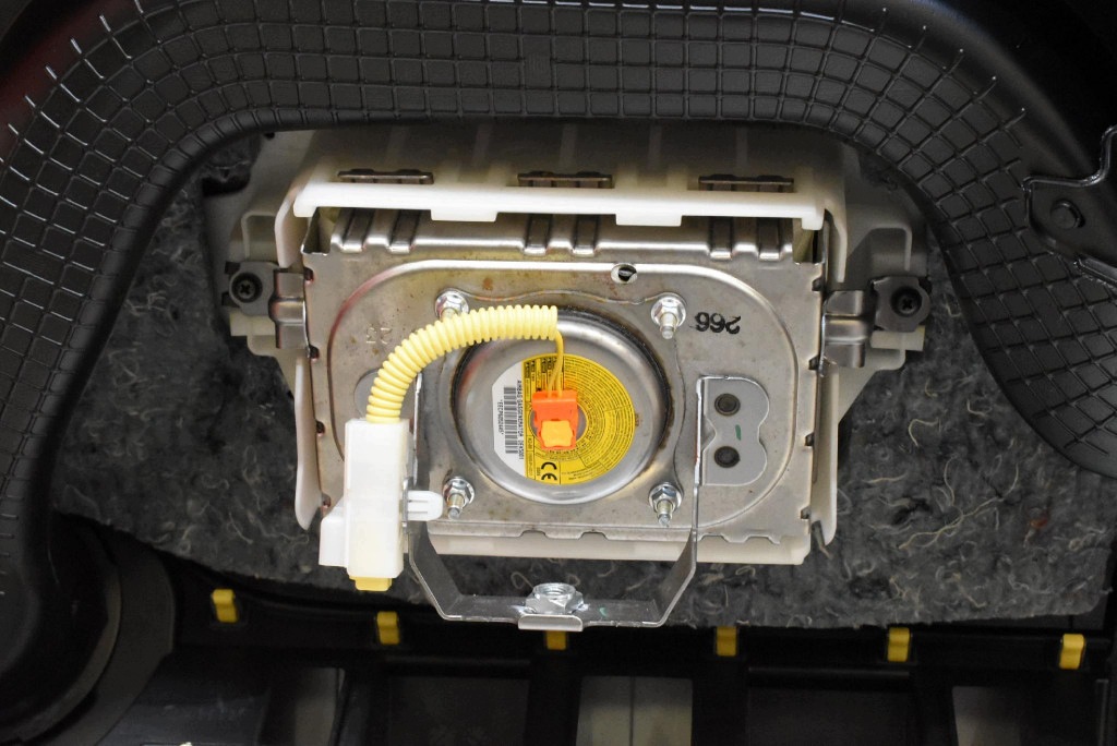 dashboard instrument panel console cockpit airbag EU 55301-0H030 TOYOTA AYGO 2 II 14
