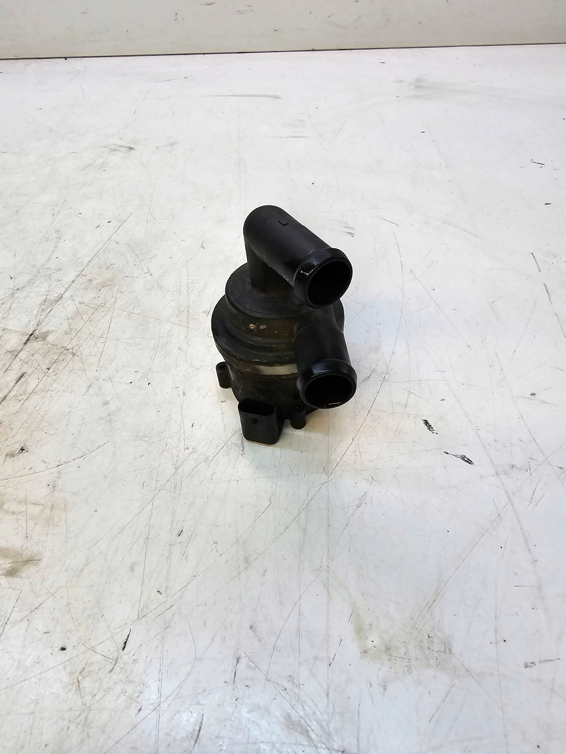 ventil vody prídavná Pumpa AUDI A4 B8 5N0965561A