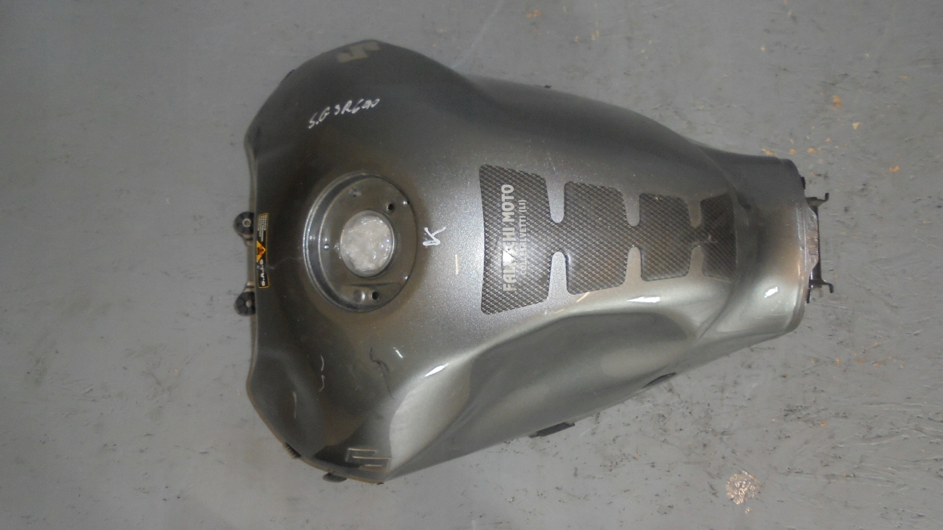 123457198 - SUZUKI GSR 600 паливний бак