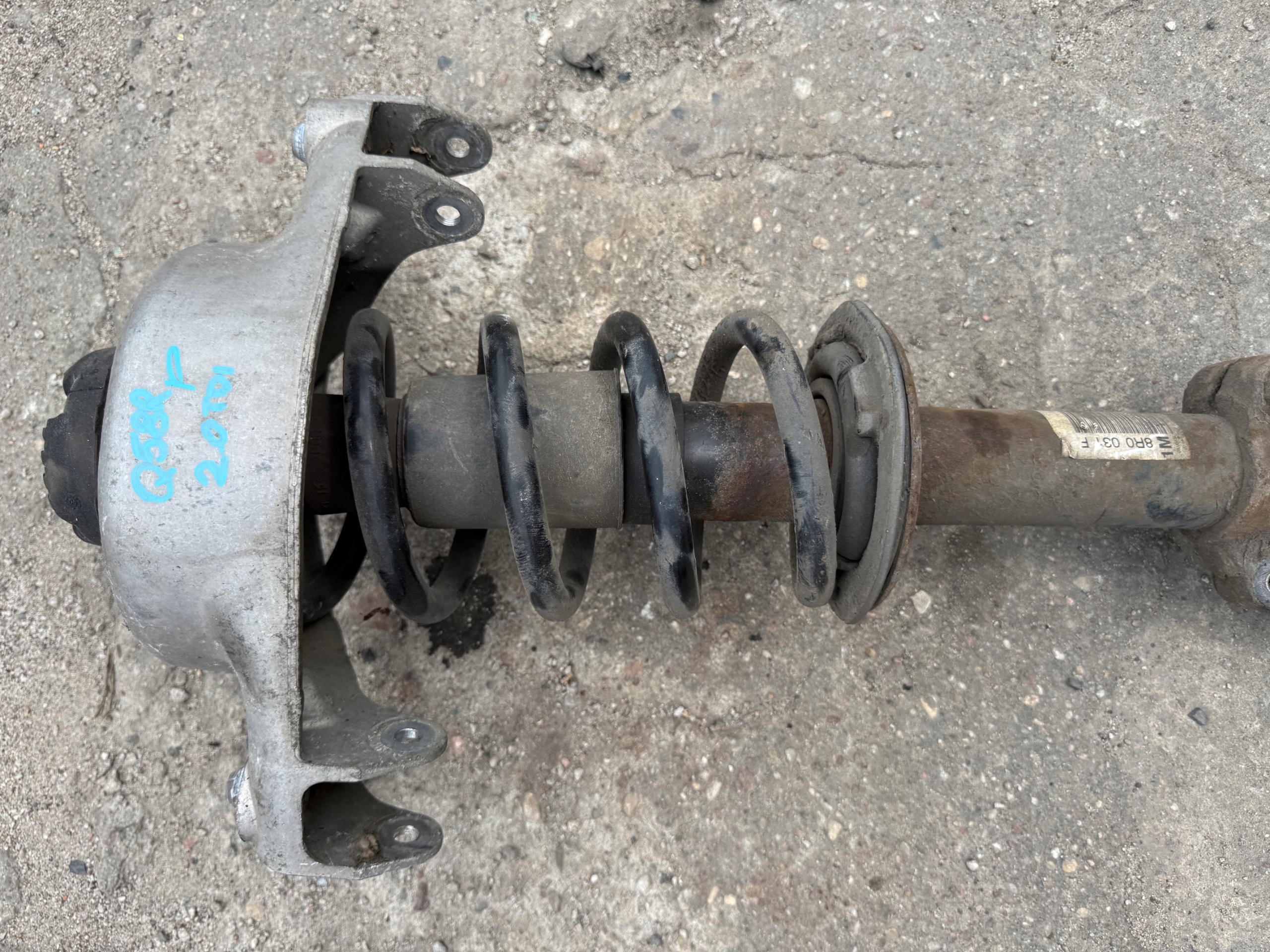 AUDI Q5 8R 2.0 TDI shock absorber right front front