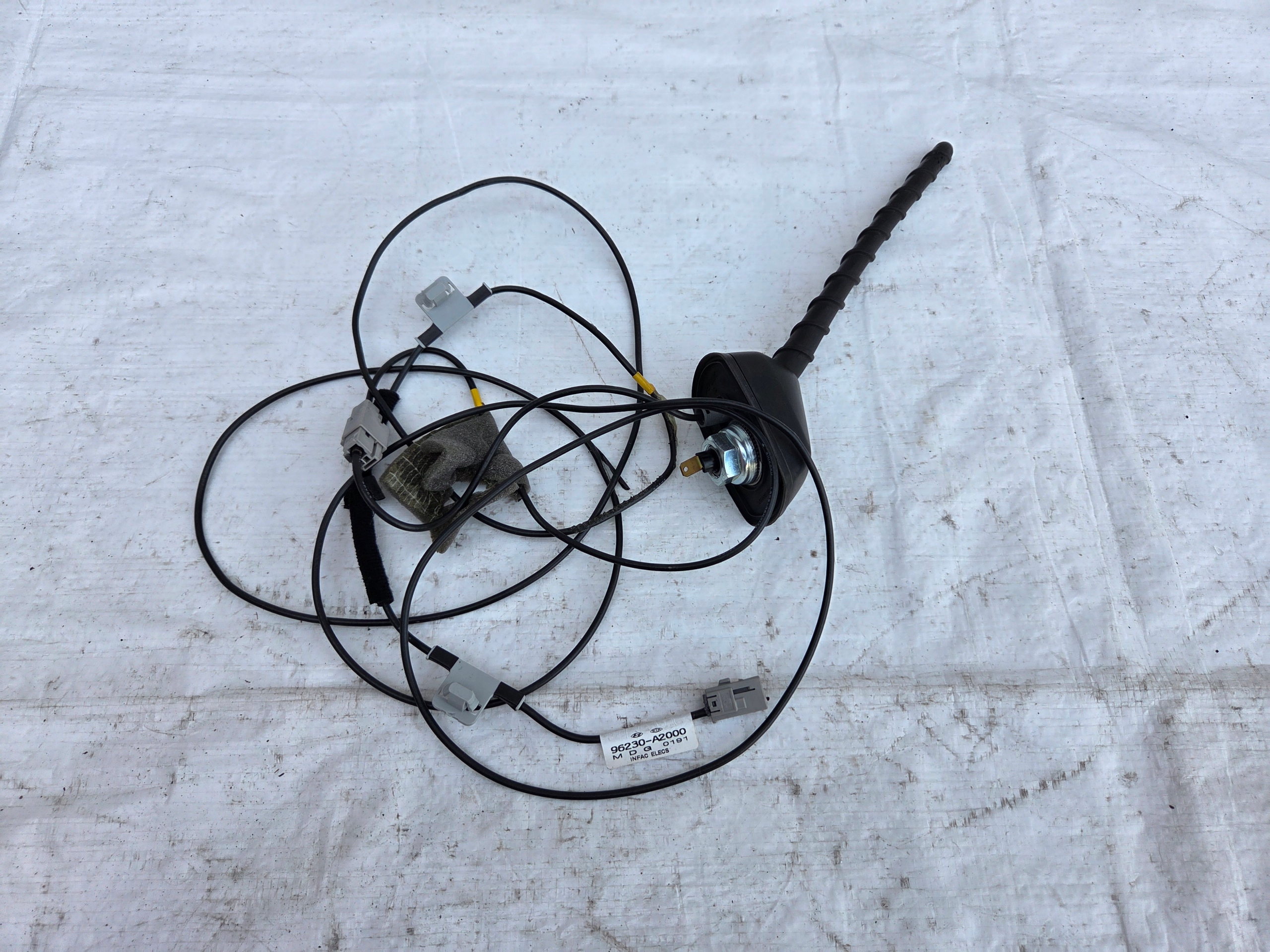 ANTENA DACHOWA KIA CEED II 12-17