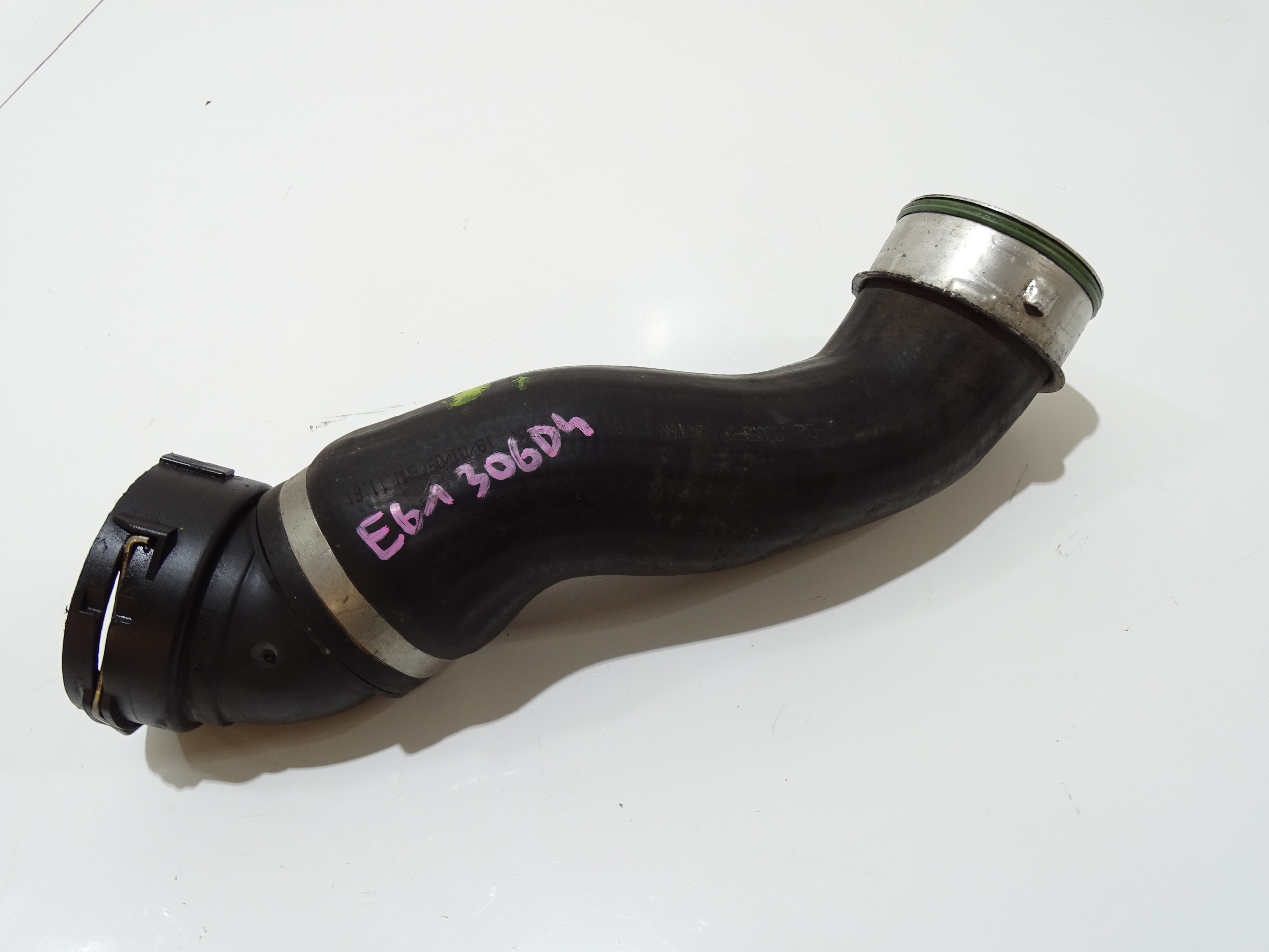 vedení hadice intercoolera BMW E60 E61 306D4 OE 7797698 (4642721)