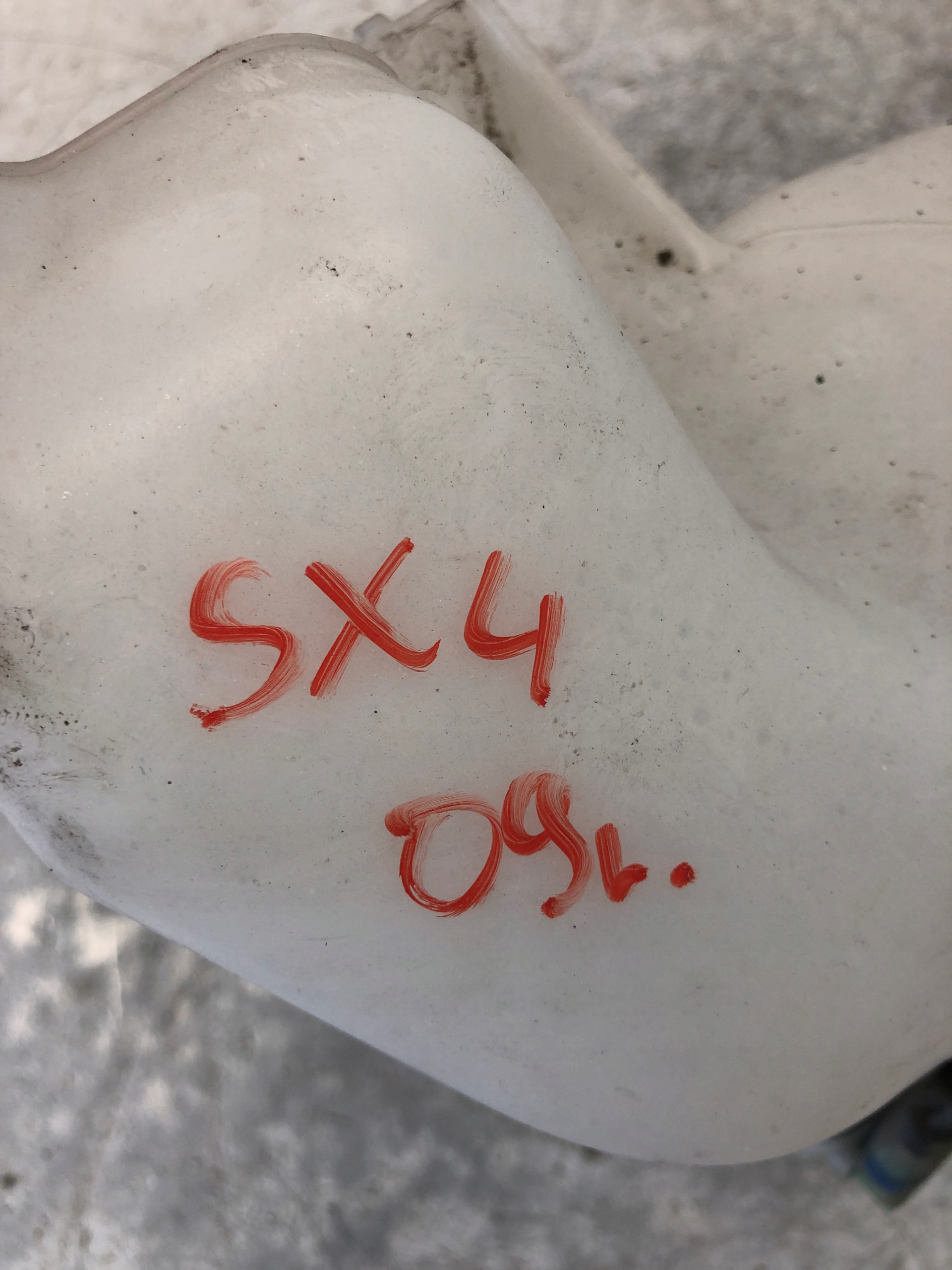 washer fluid tank SUZUKI SX4
