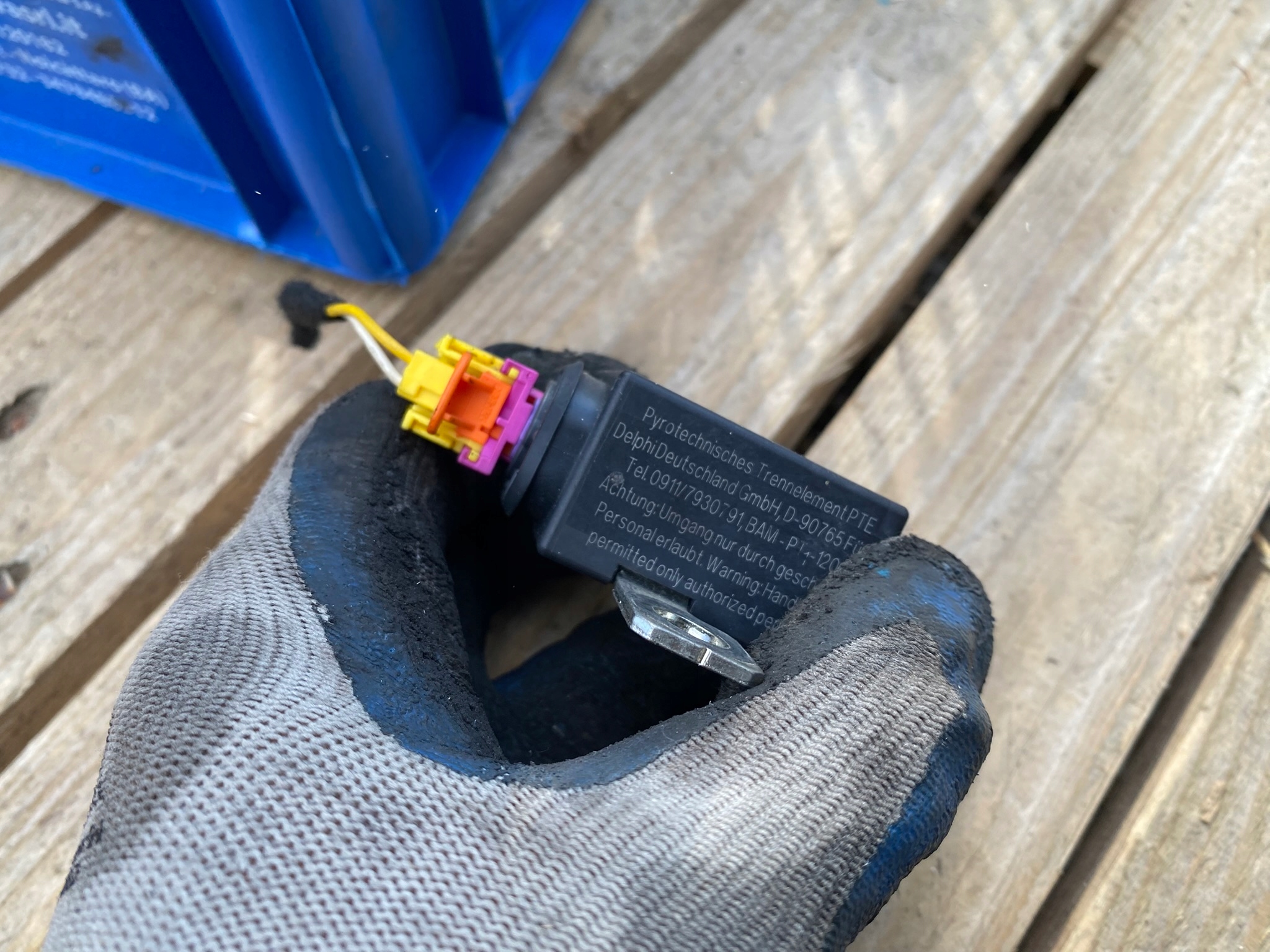 terminal fuse PIROTECHNICZNY AUDI 4F0915519