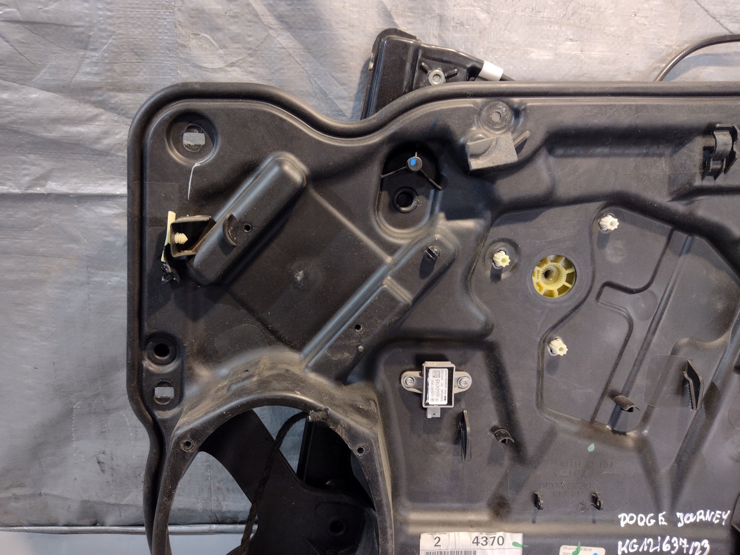 window regulator right front Dodge Journey 963207-103
