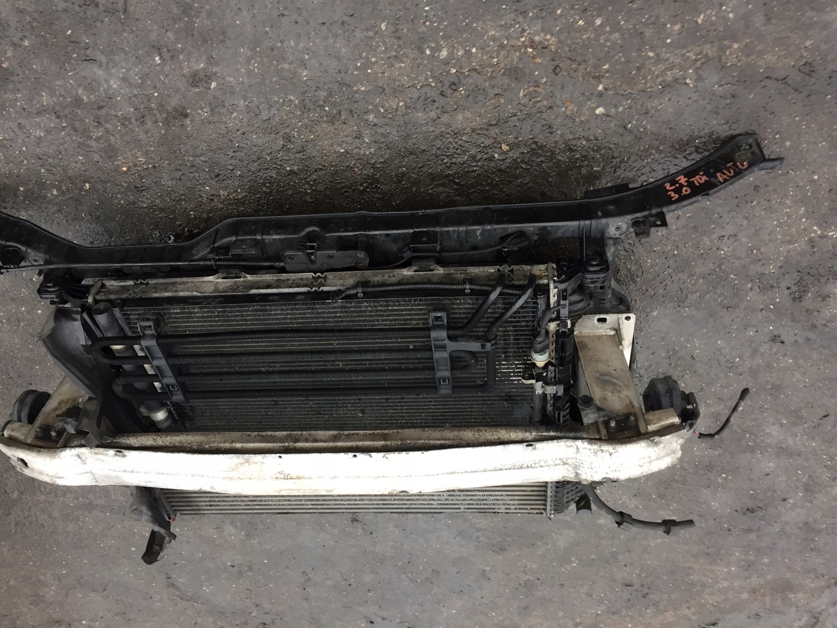 AUDI A5 8T A4 2.7 3.0 TDI support panel for radiators pillar
