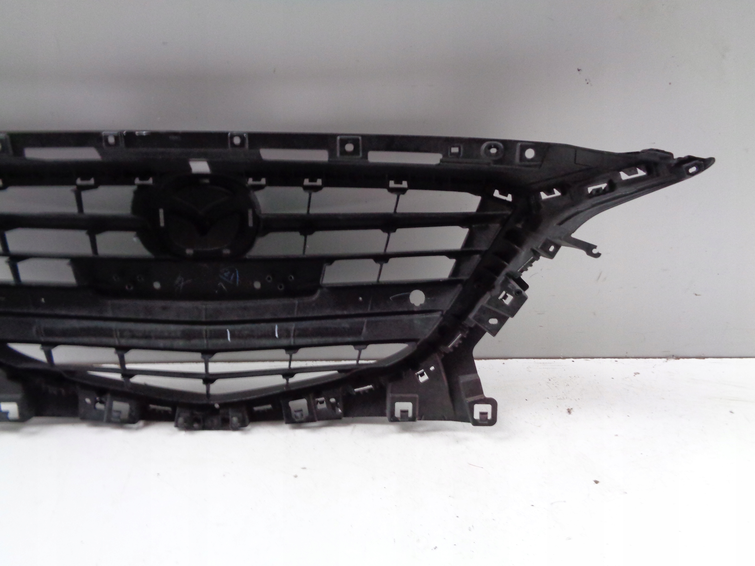 front PREKLADgrill MAZDA 3 13-16 MALOWANA