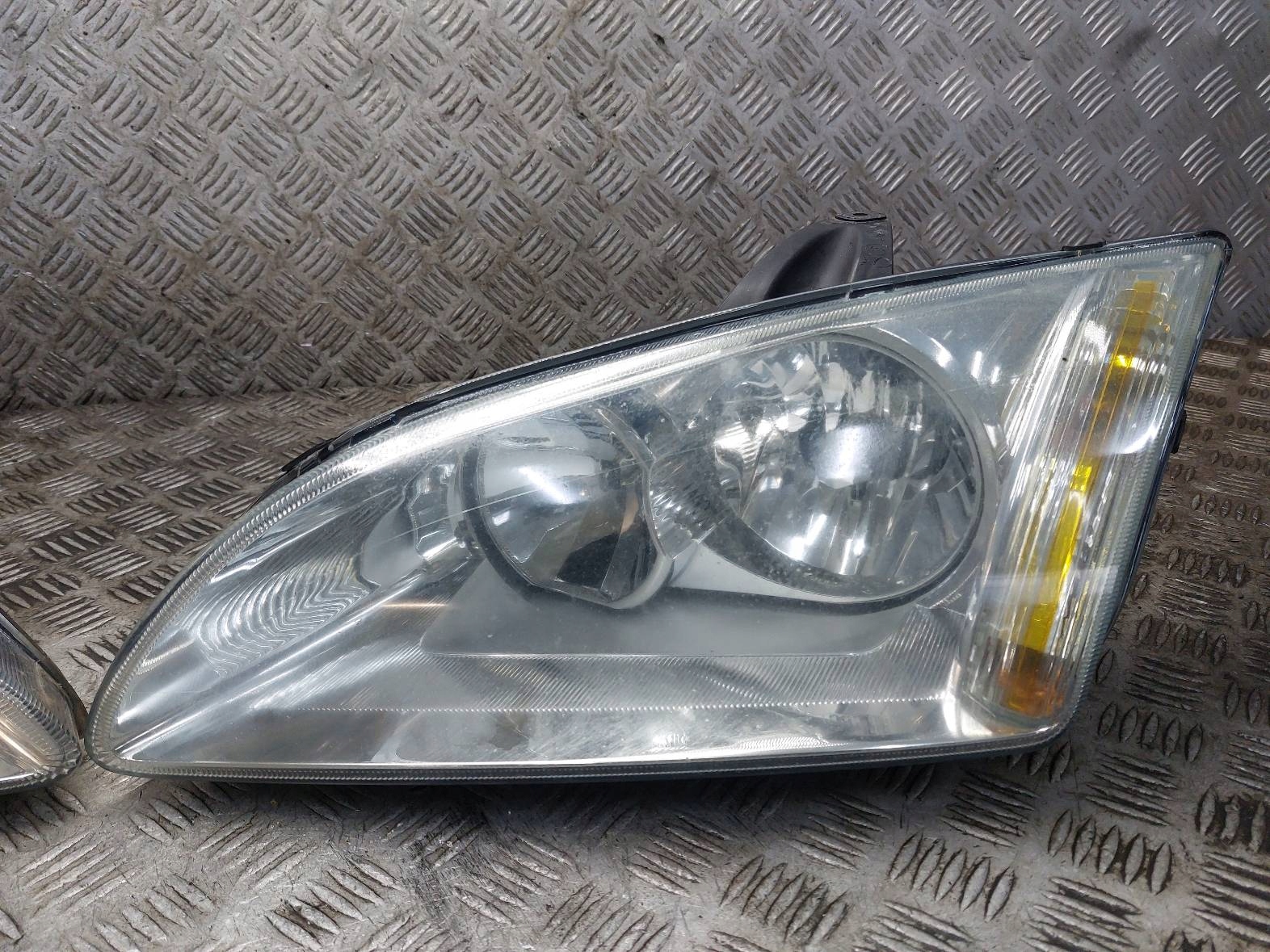 light left front + right front FORD FOCUS MK2 4M51-13W030-AC