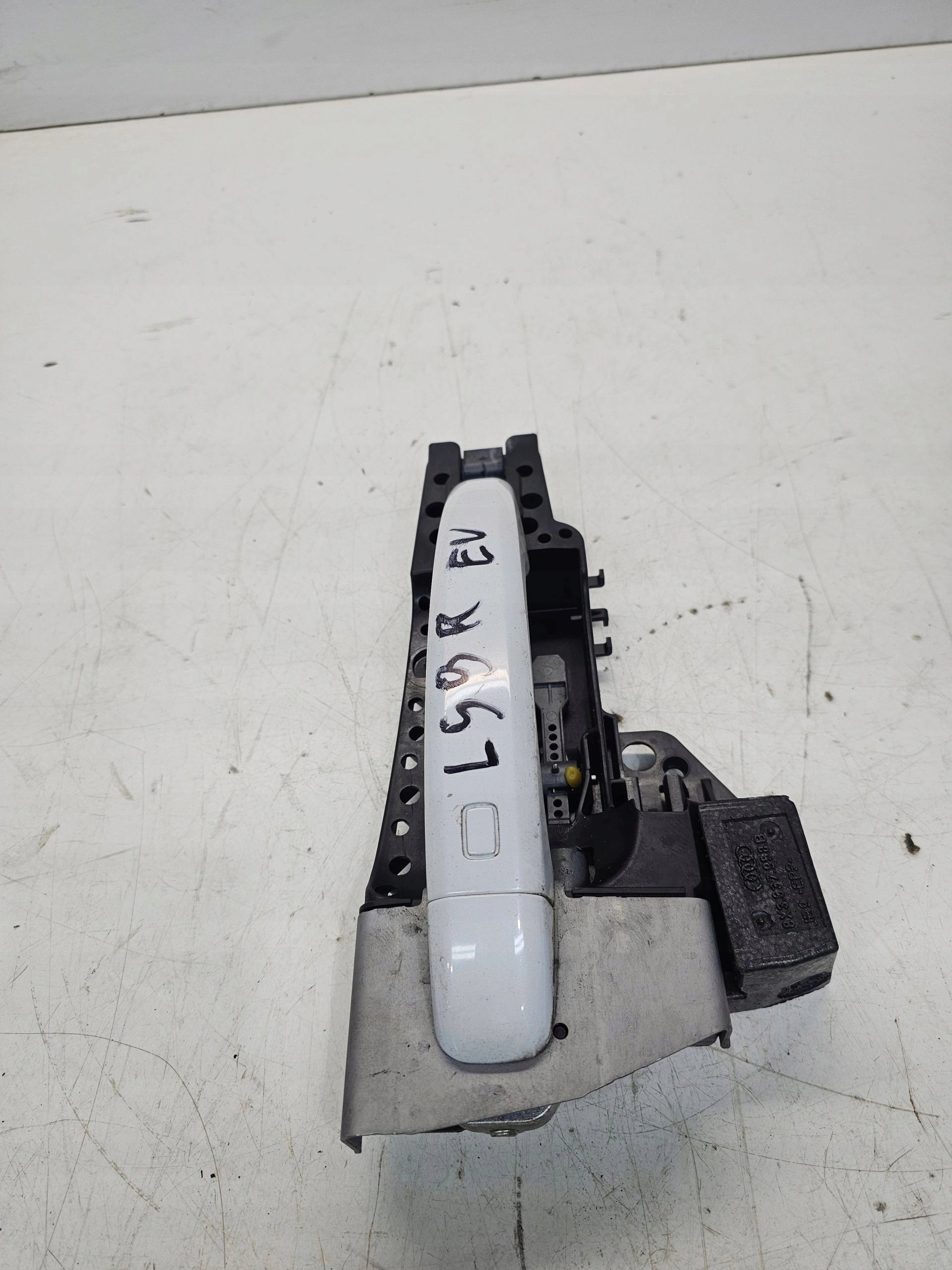 handle right AUDI A4 B8 A5 8T Q5 LS9R 8T0837886B