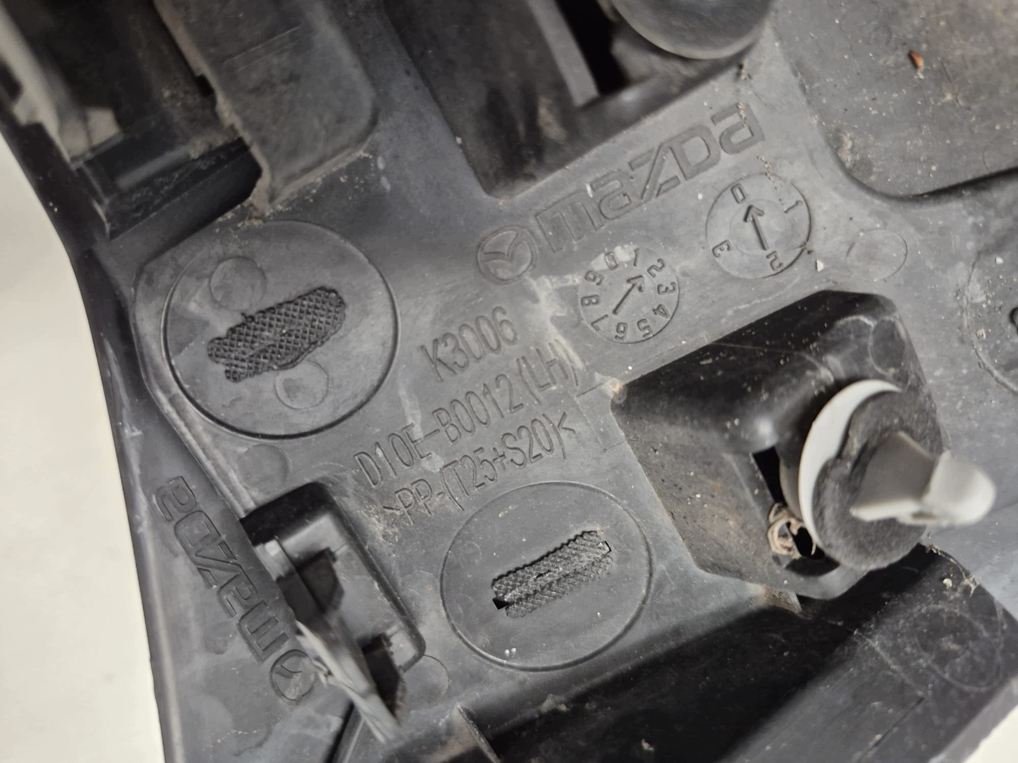 MAZDA CX-3 14- pipe end of the threshold NADKLADKA left front D10E-B0012