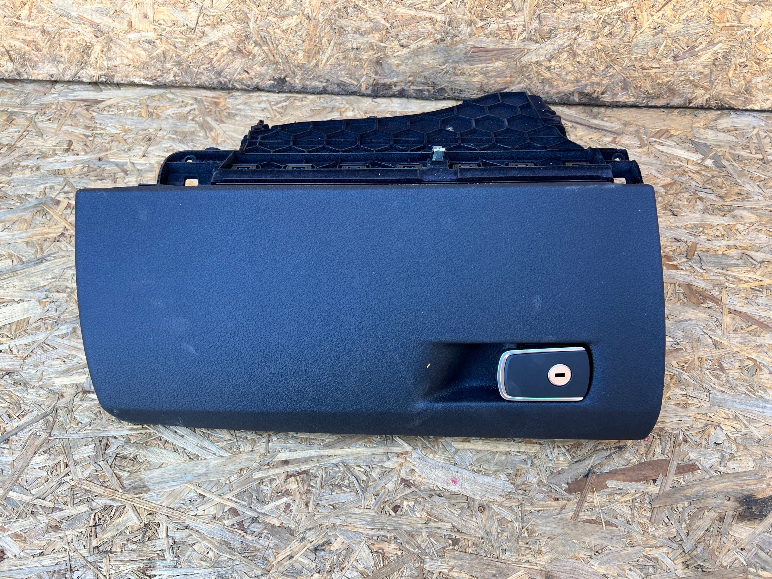 SCHOWEK PASAŻERA BMW F30 F31 7278541