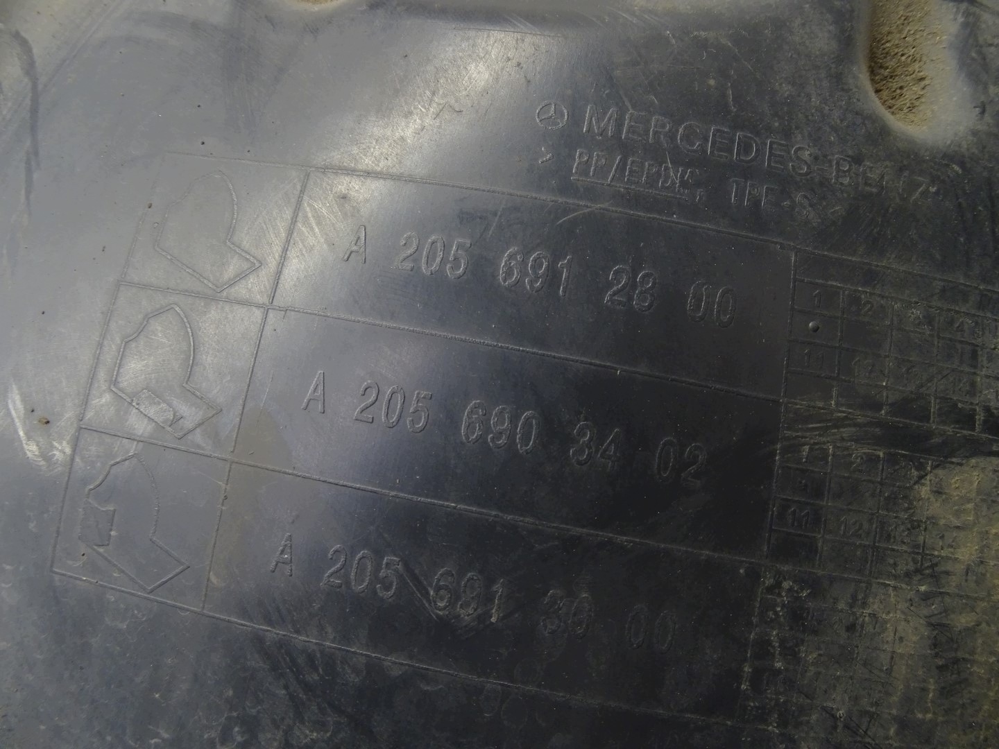 mudguard right front right front MERCEDES C W205 A2056903201