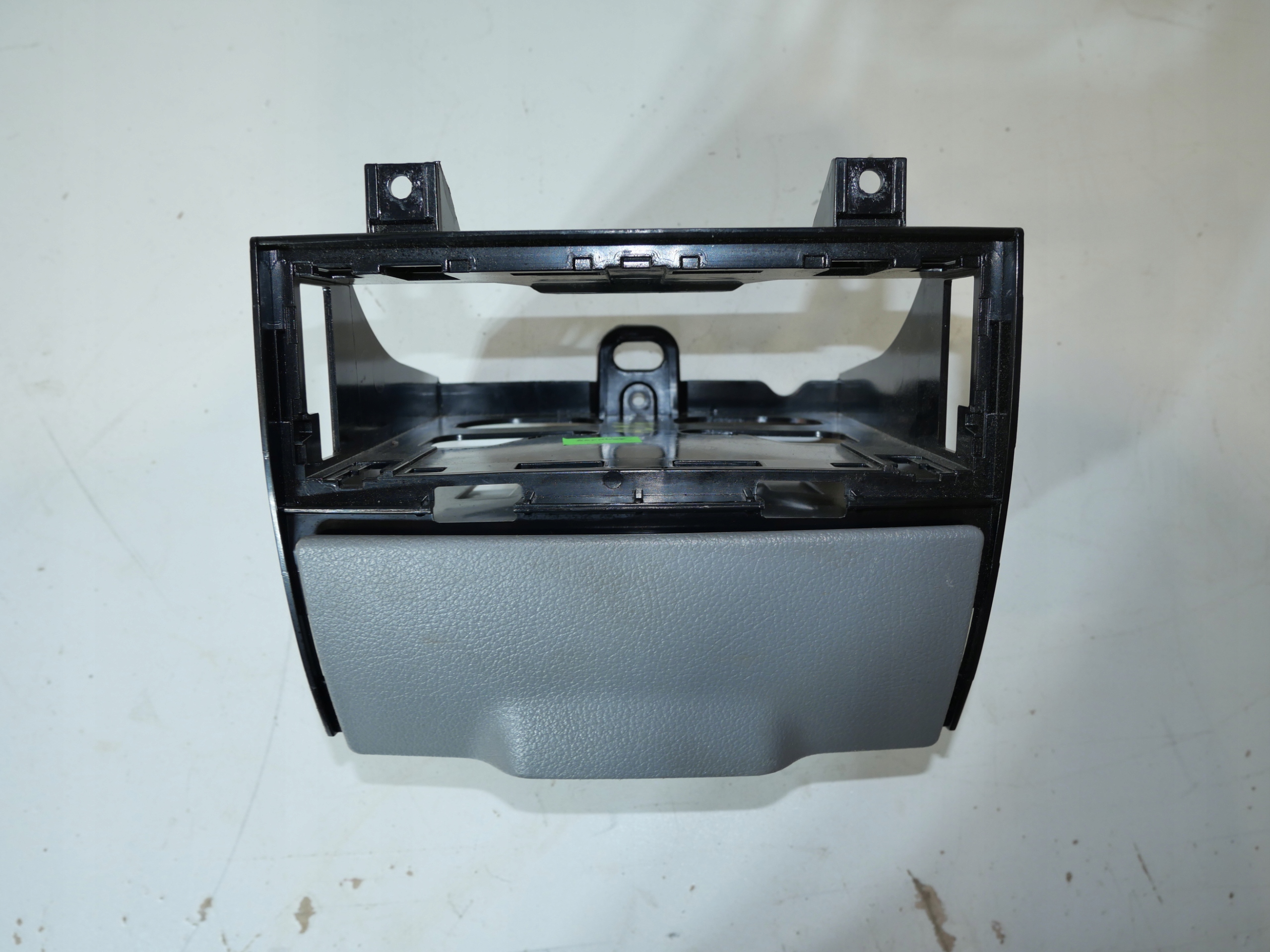 ashtray bracket for KUBEK MERCEDES SPRINTER 906 VW CRAFTER A9066800558