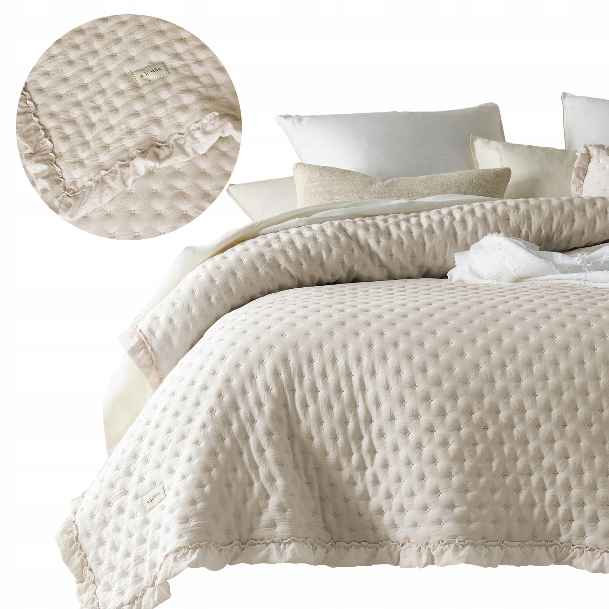 ROOM99 Narzuta na łóżko 220x240 kremowa na kanapę pikowana z falbaną Molly