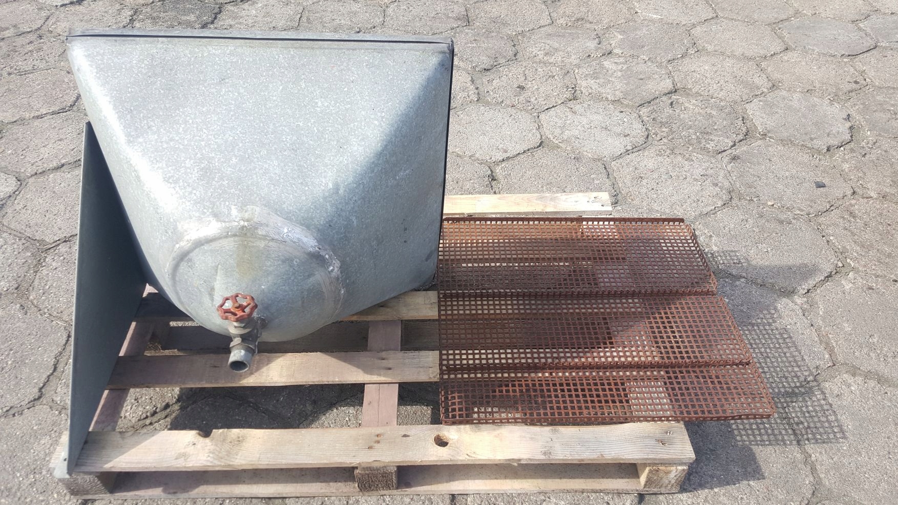 Масляная ванна * раковина * на стене с клапаном