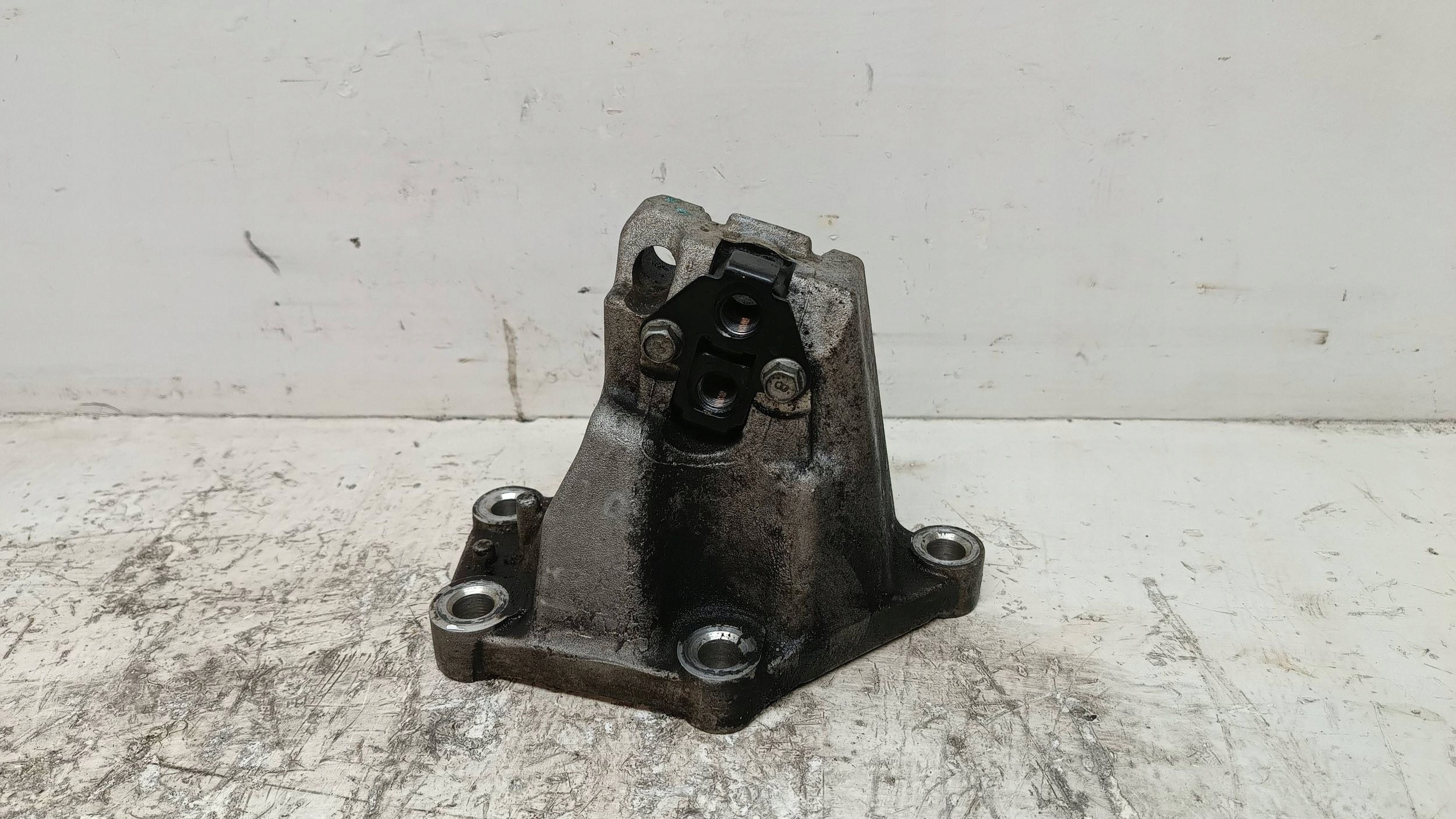 HYUNDAI I30 III 1.6 CRDI engine mount gearboxes holder 2019R