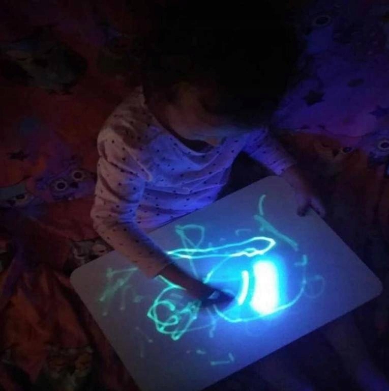 TABLET RAMKA RYSOWANIE MALOWANIE ŚWIECĄCE LED Bohater brak