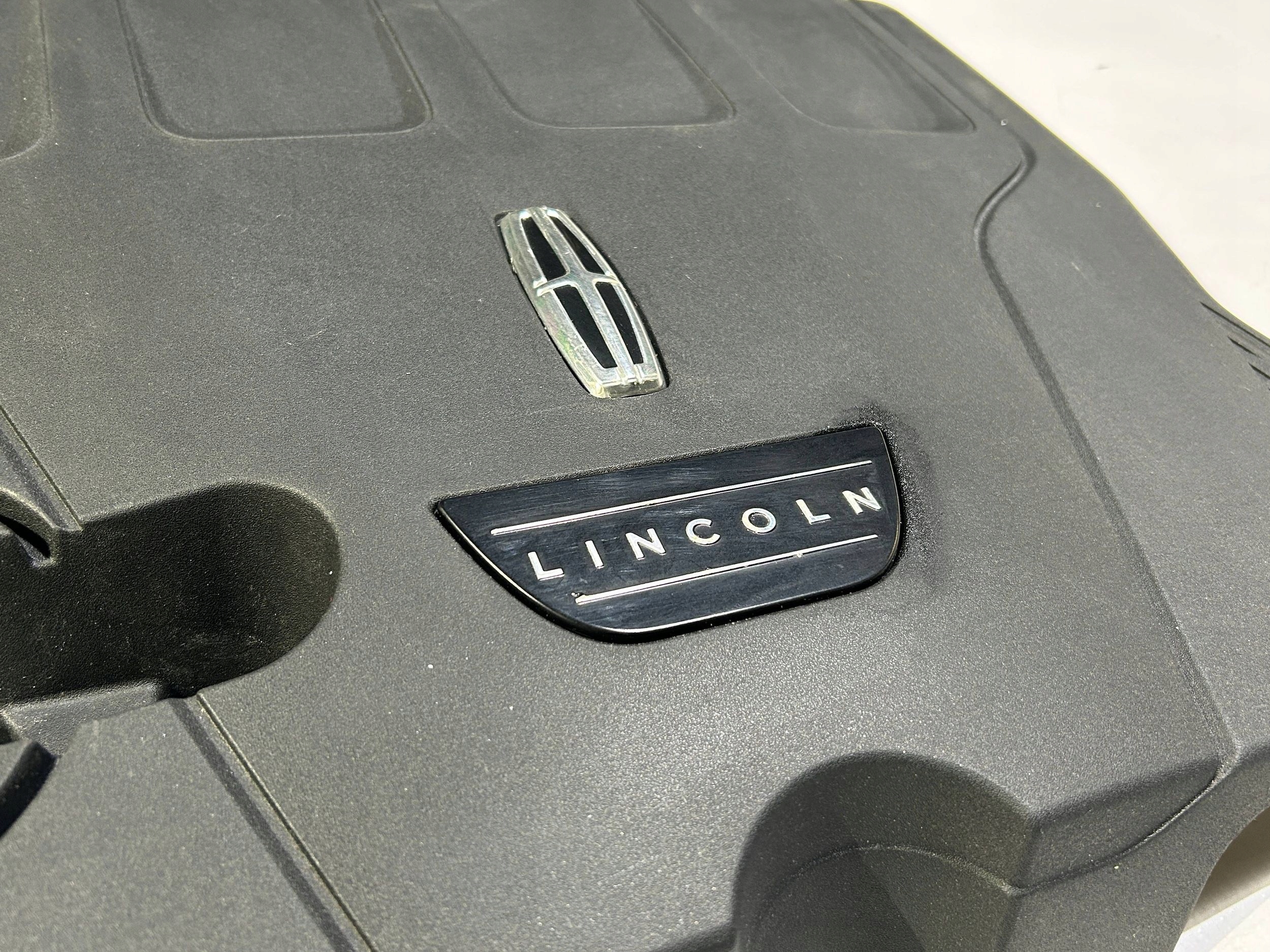 upper motor cover cover Lincoln Continental 2017r