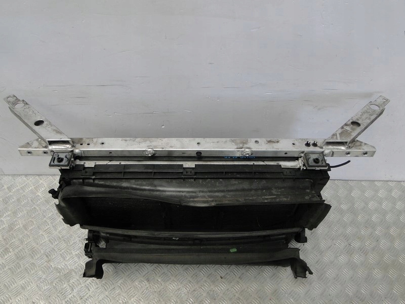 31368232 PAS PRZEDNI CHŁODNICE VOLVO XC60 2.0D D4 2019 Strona zabudowy przód