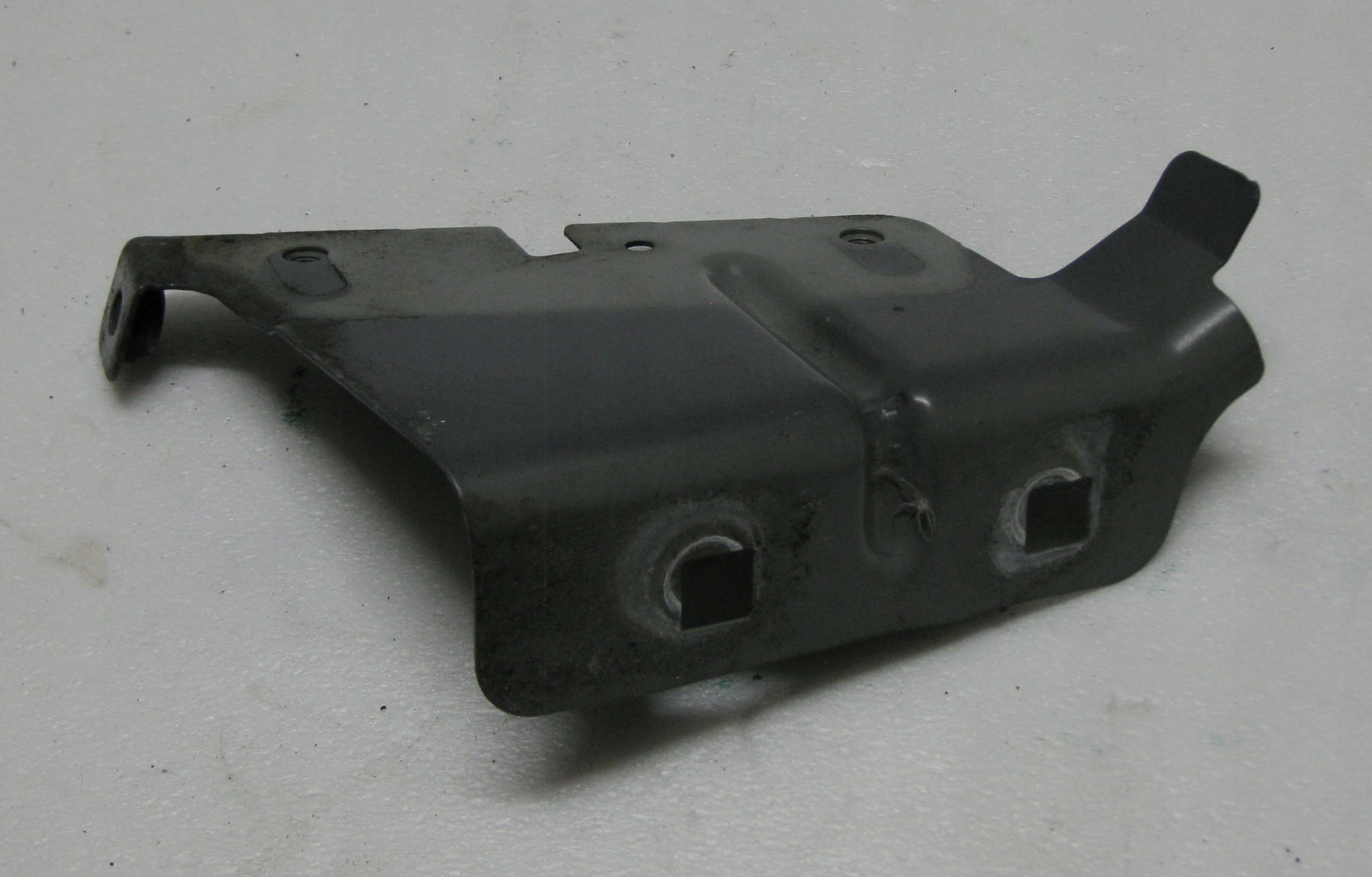 RENAULT MASTER III LIFT staffa parafango destra anteriore 641C20003R