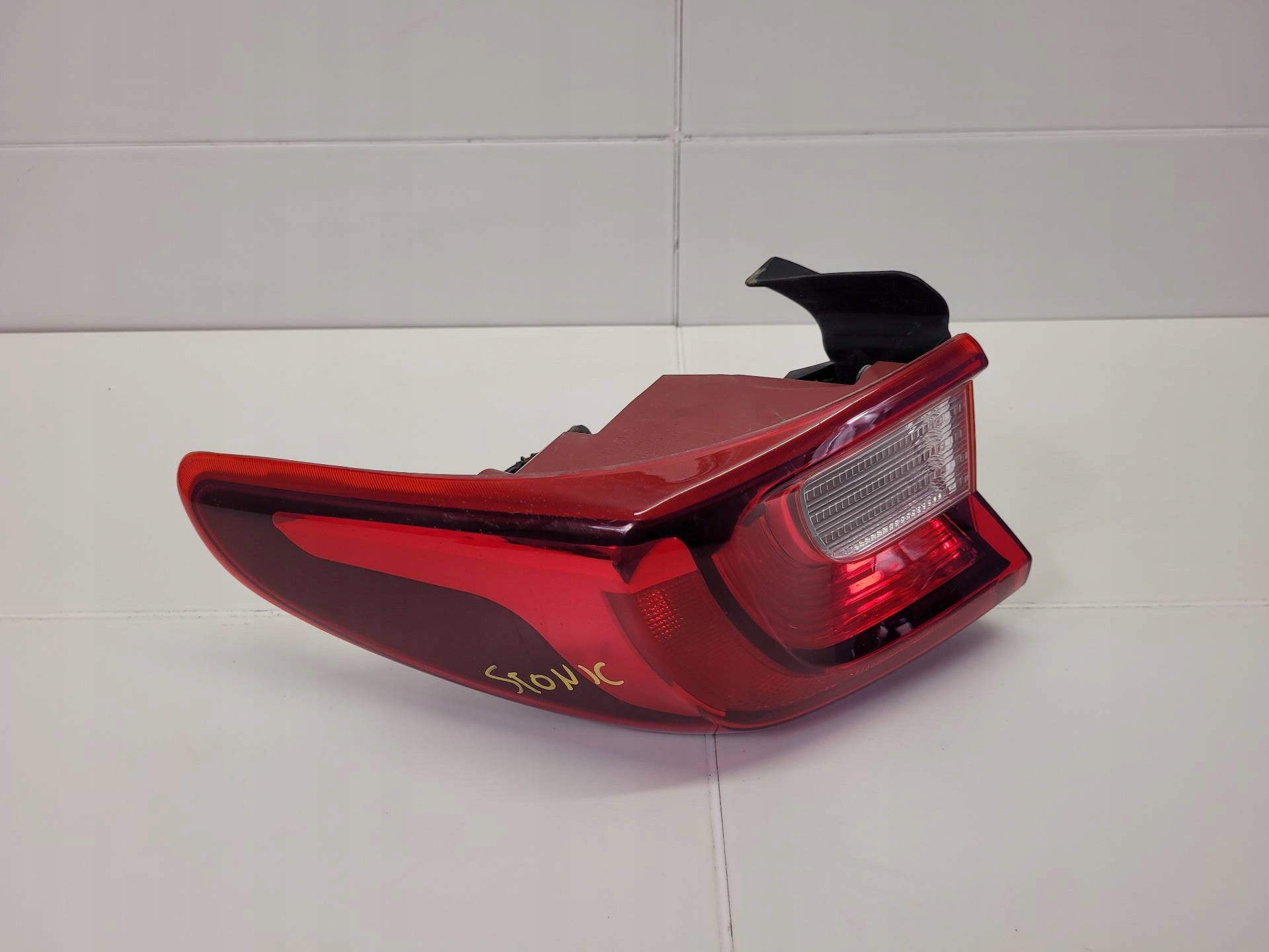 light rear left side Kia Stonic 2018 92401H8
