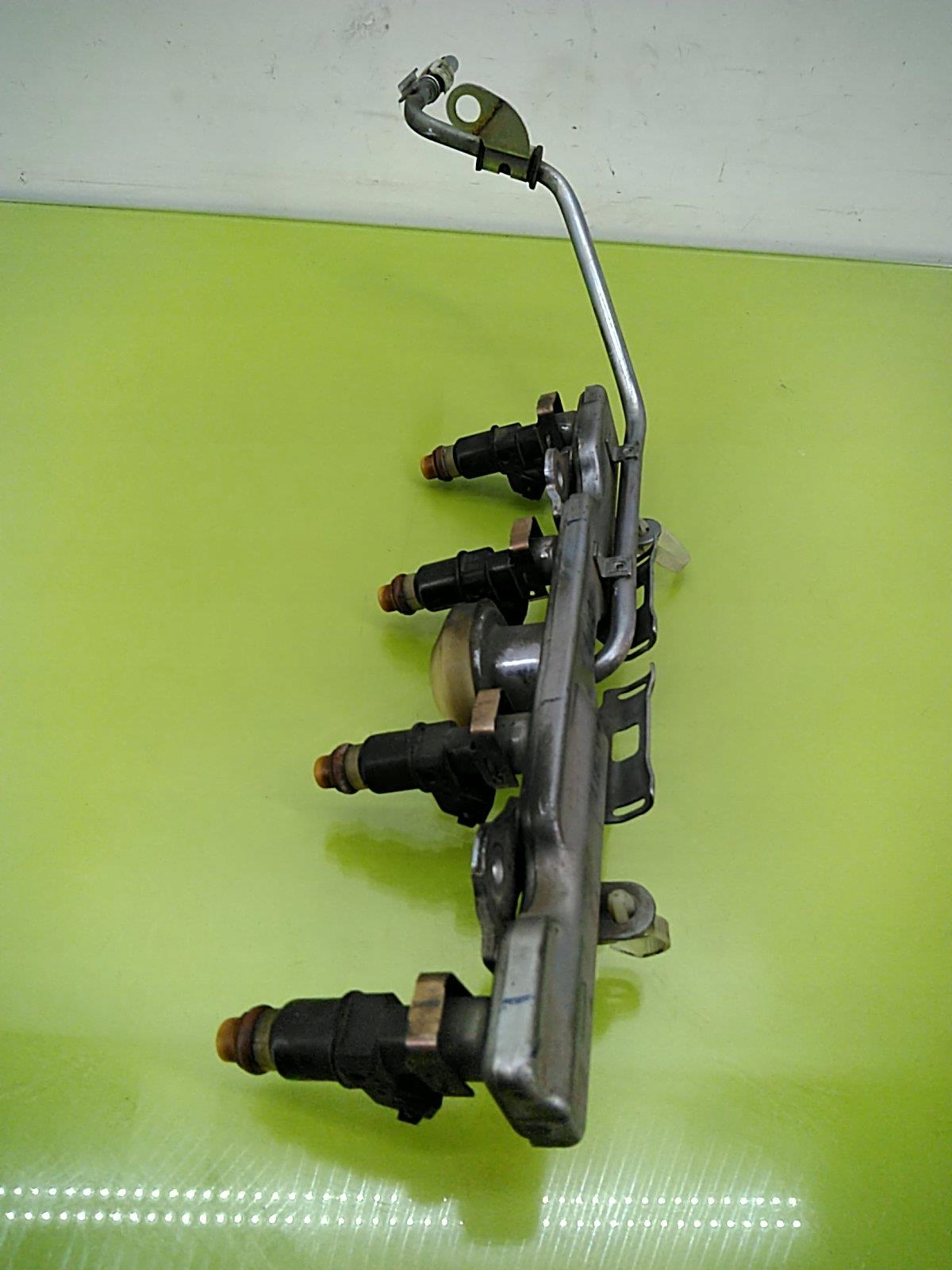 injection ramp + injectors HONDA CIVIC VI 1.4B 97r.
