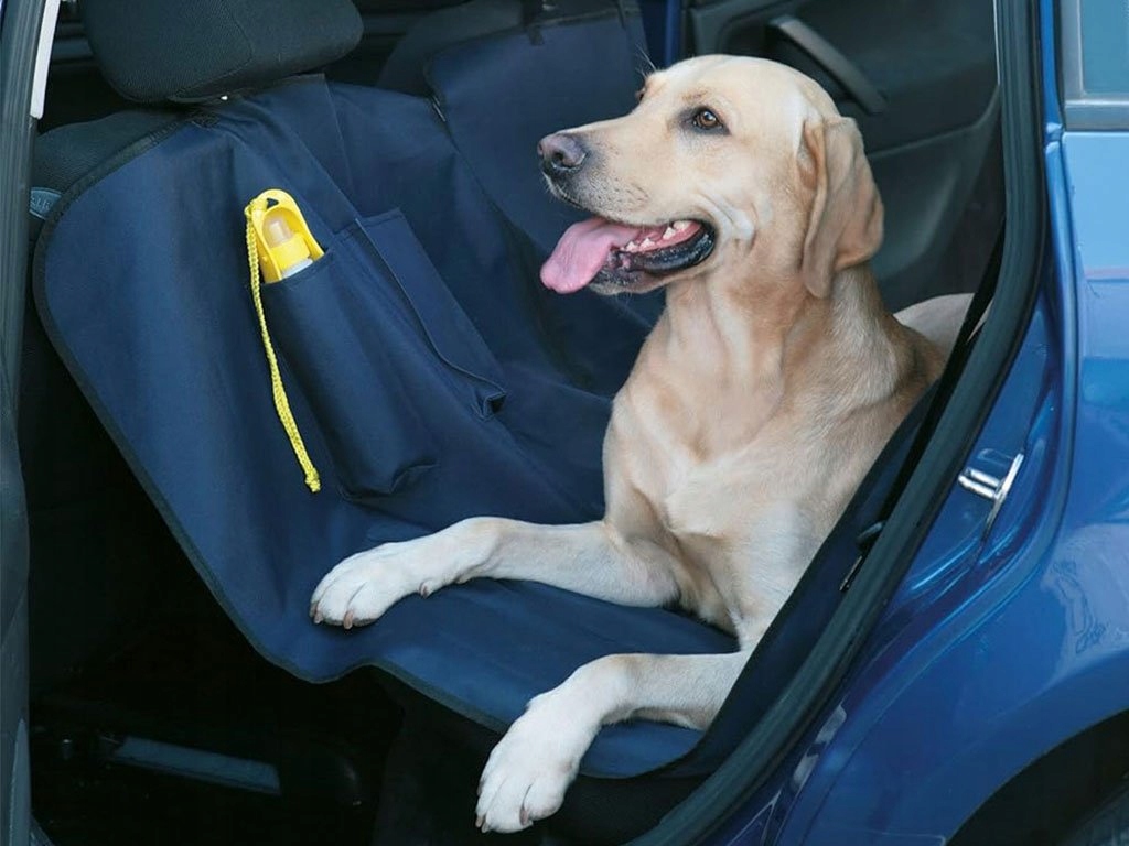 Levně Deka pro psa do auta, s cestovní láhví na pití Kerbl 83252, 1,4 x 1,5 m