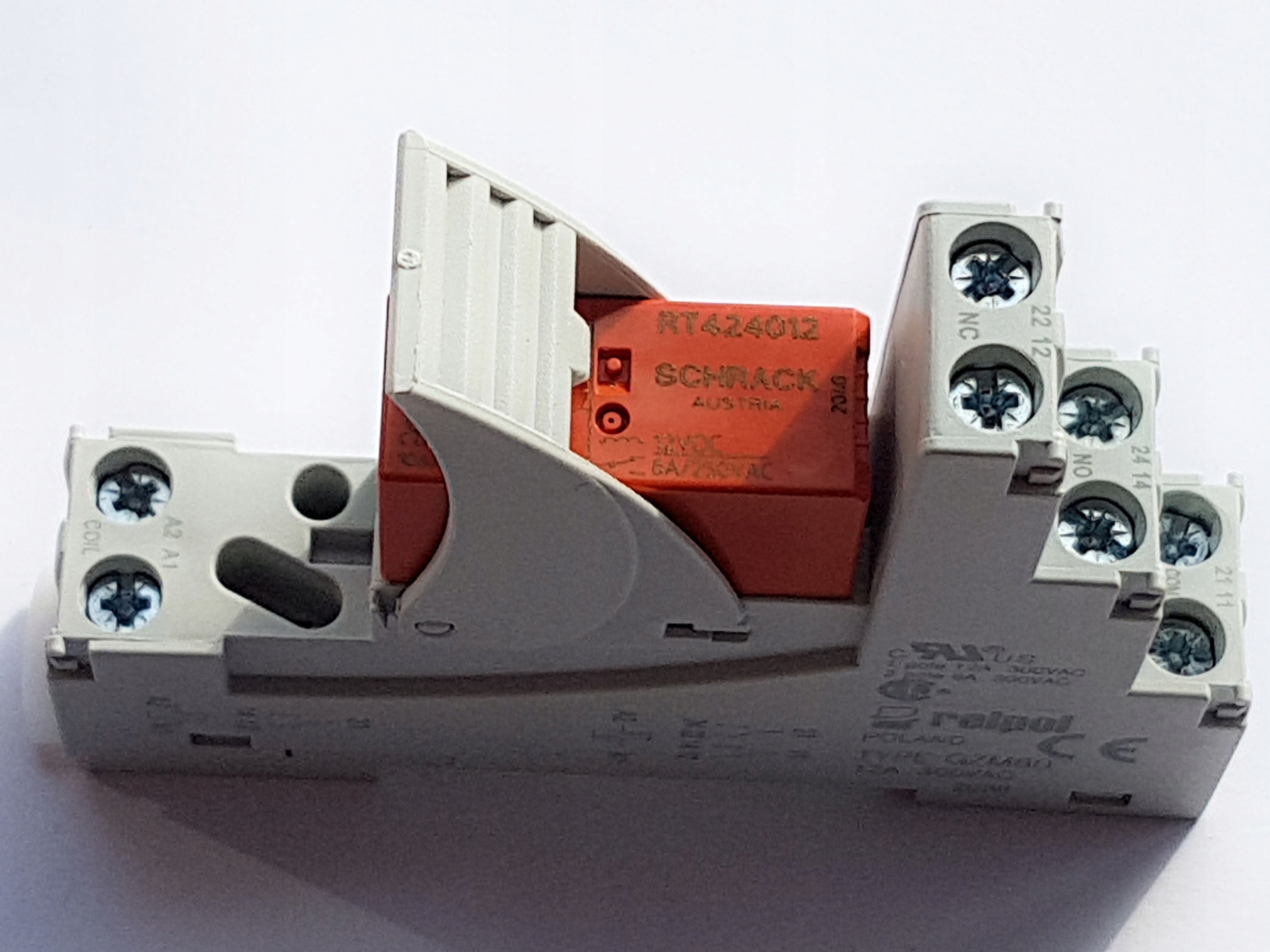 

przekaźnik 12V DC / 2x8A 250V Ac - na szynę Din