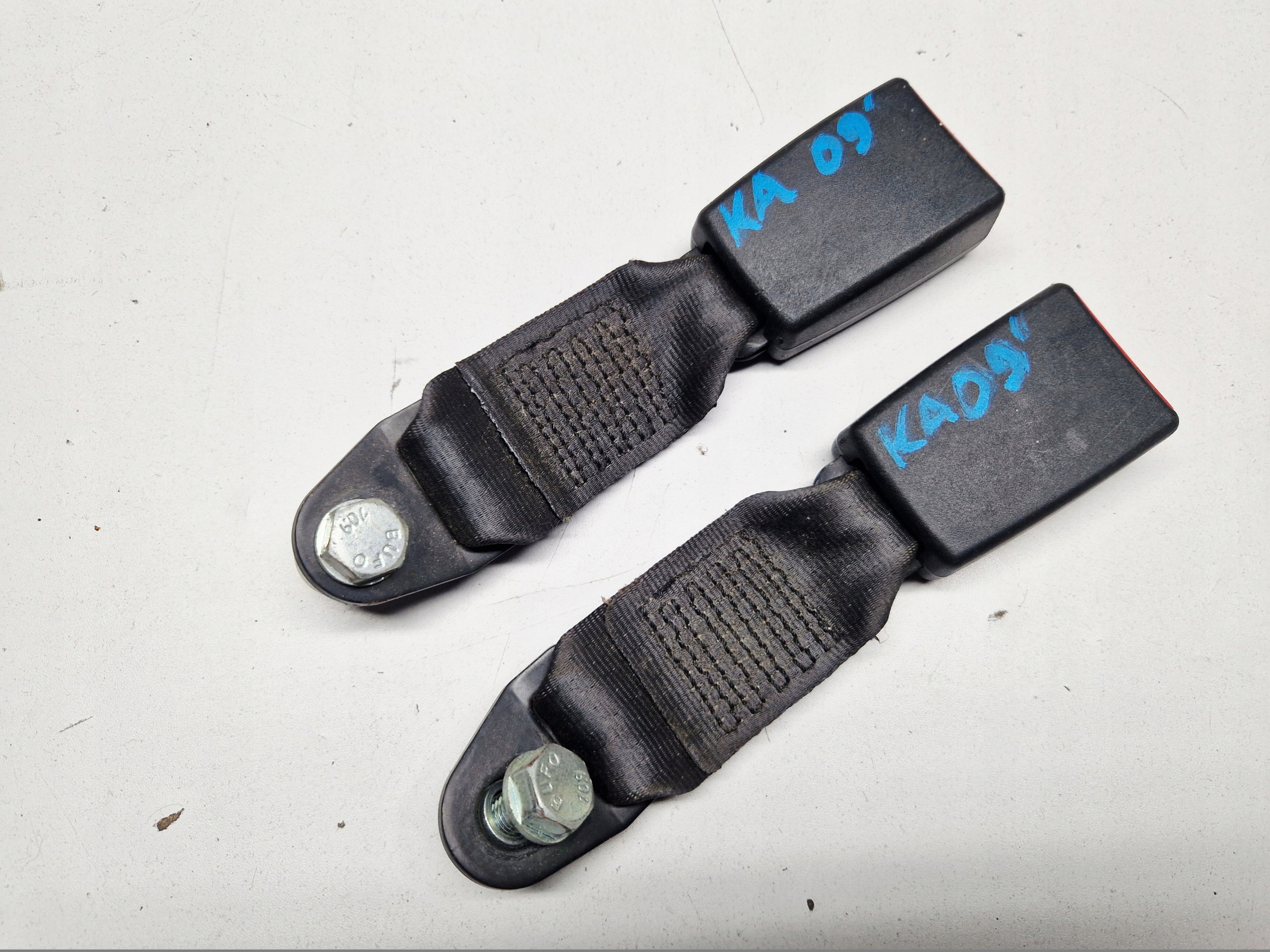 FORD KA MK2 Fixation arbre ceintures sécurité de Sécurité Arrière 33033400