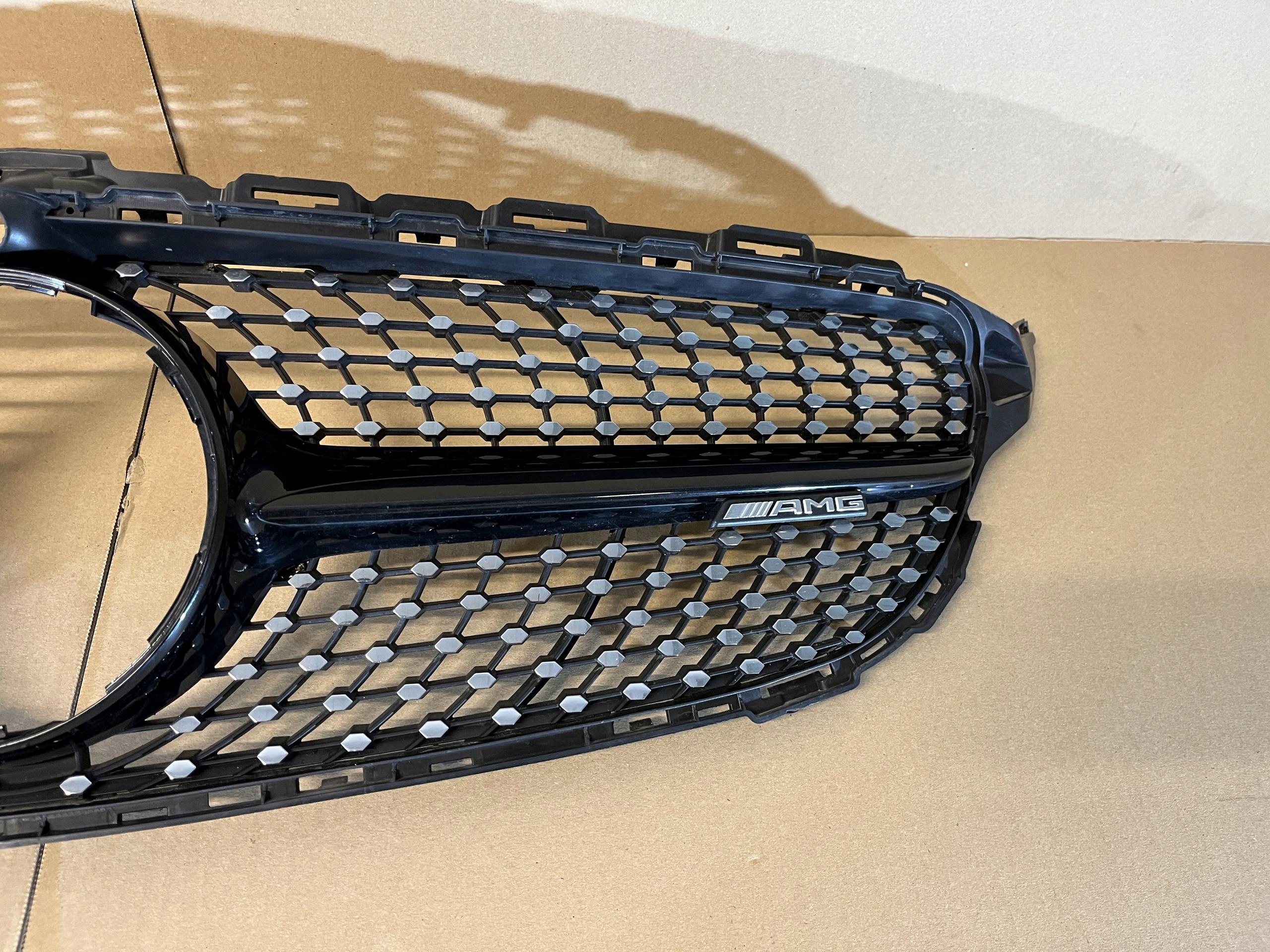 MERCEDES C KLASA W205 AMG GRILL ATRAPA DIAMOND Numer katalogowy części A2058807606