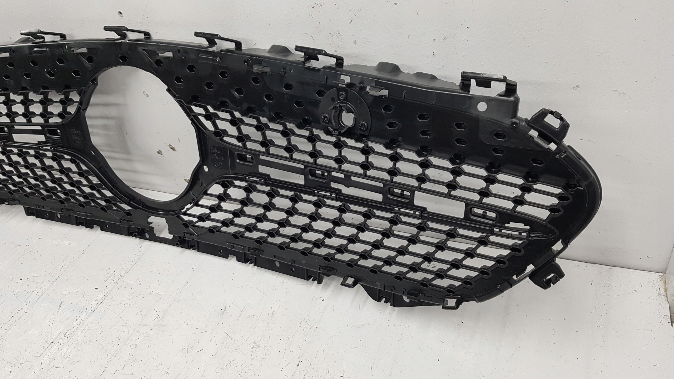 MERCEDES CLS W257 AMG KAMERA GRILL ATRAPA Wersja Europejska