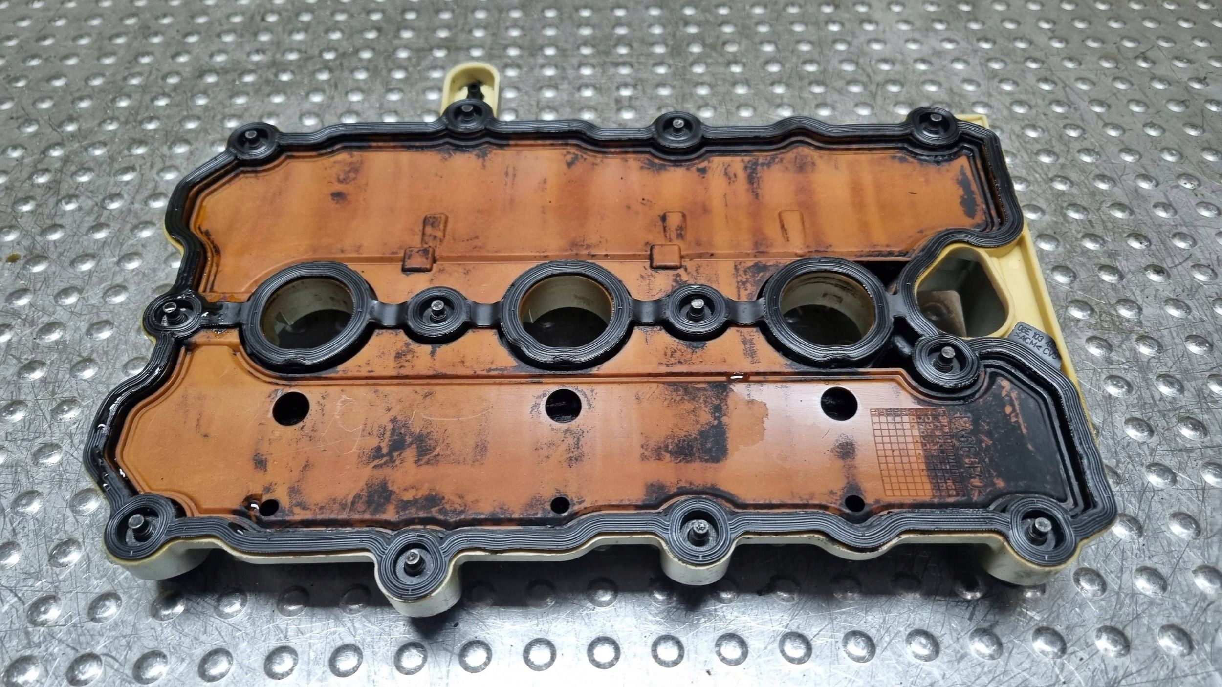 Abdeckung der Ventile rechts 06E103472L AUDI A4 B7 A6 C6 3.2 FSI AUK