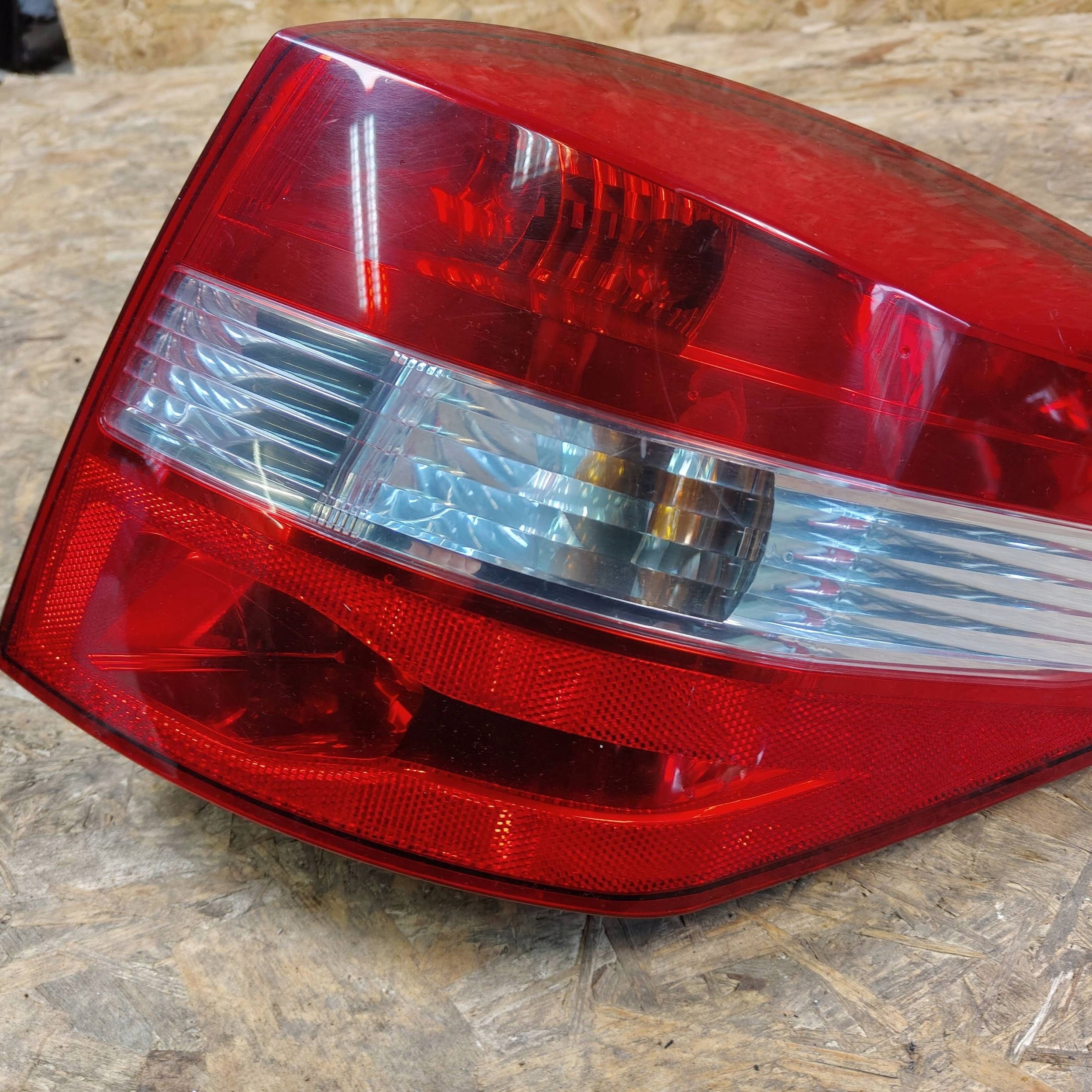 light rear rear part side right Renault Laguna III 265500002r
