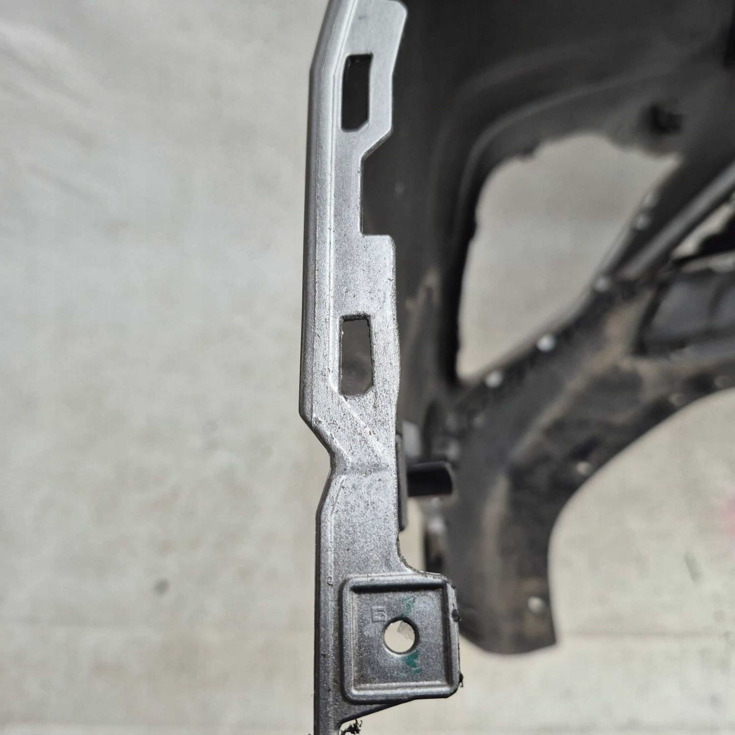 MG ZS LIFT 20- bumper front front P10628329 + GORA