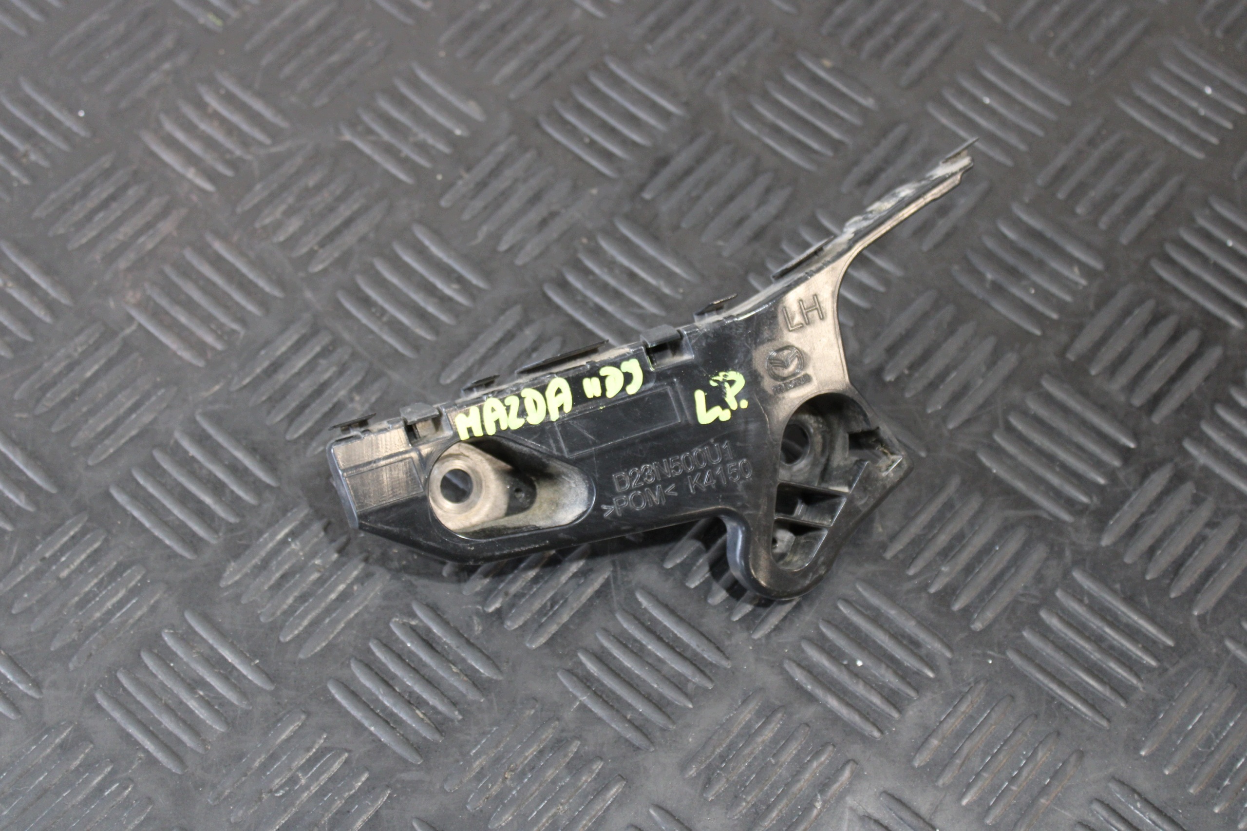 support holder of a bumper left front D23N500U1 MAZDA 2 II DJ LIFT