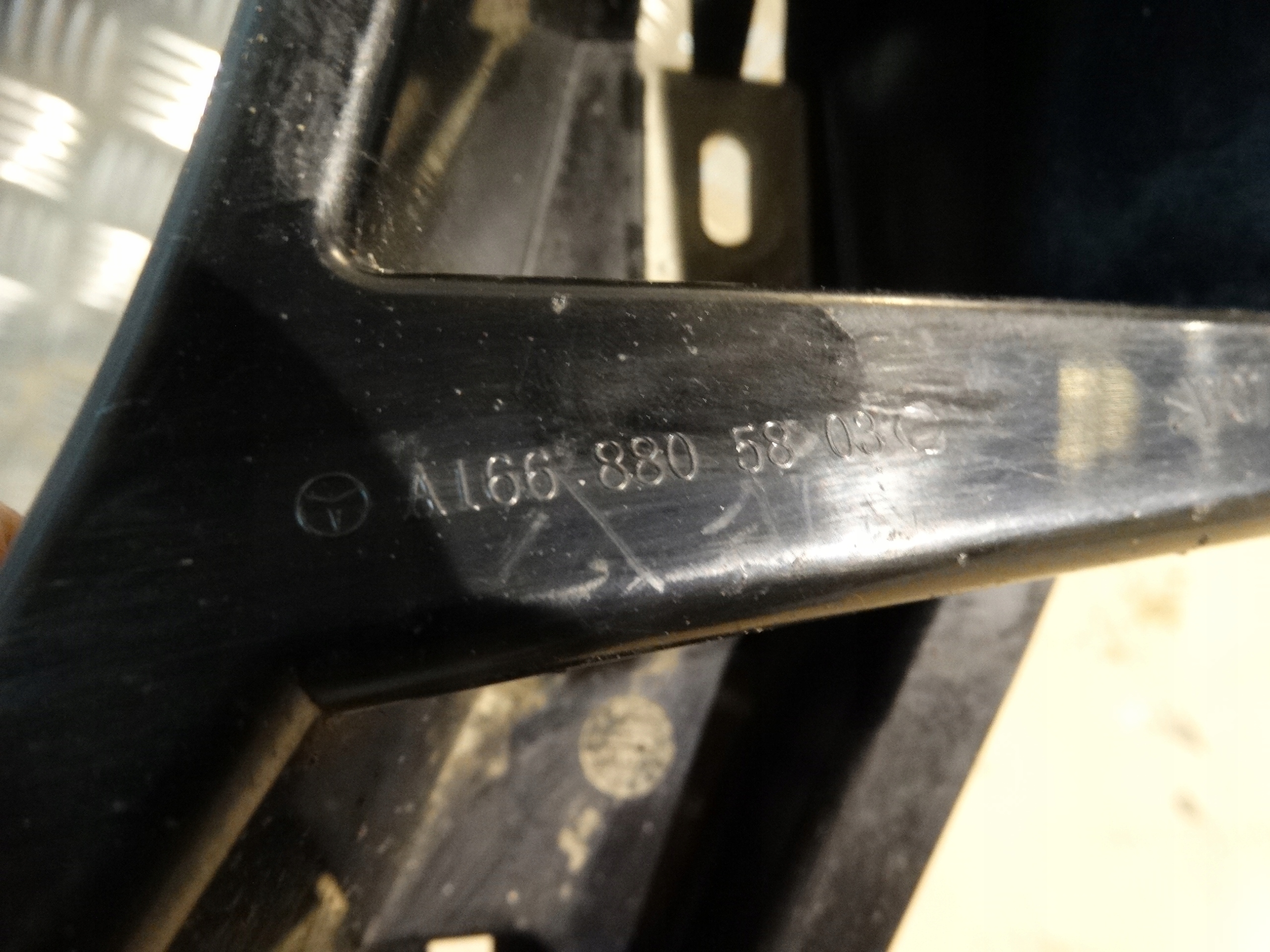 IDEALNY bumper bracket rear right MERCEDES W166 1