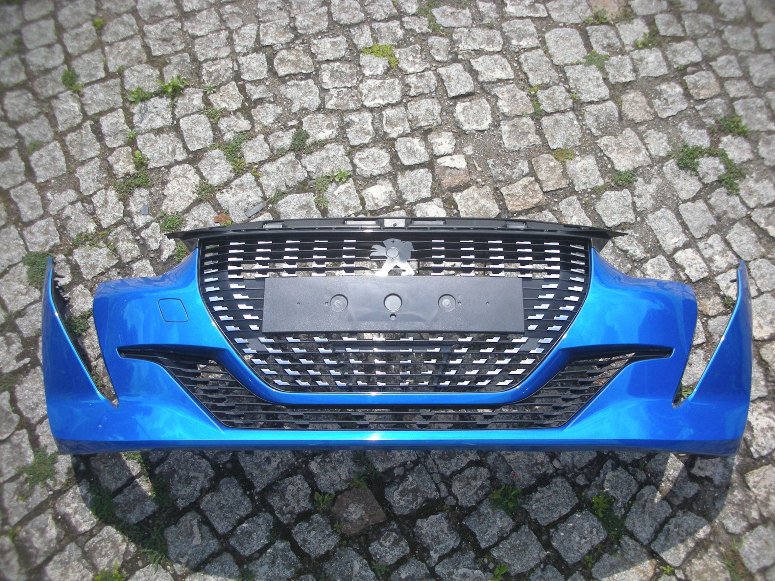 STELAŻ PRZEDNI ZDERZAK WSPORNIK GRILL PEUGEOT 208 II 2019- KRATKA PRZÓD