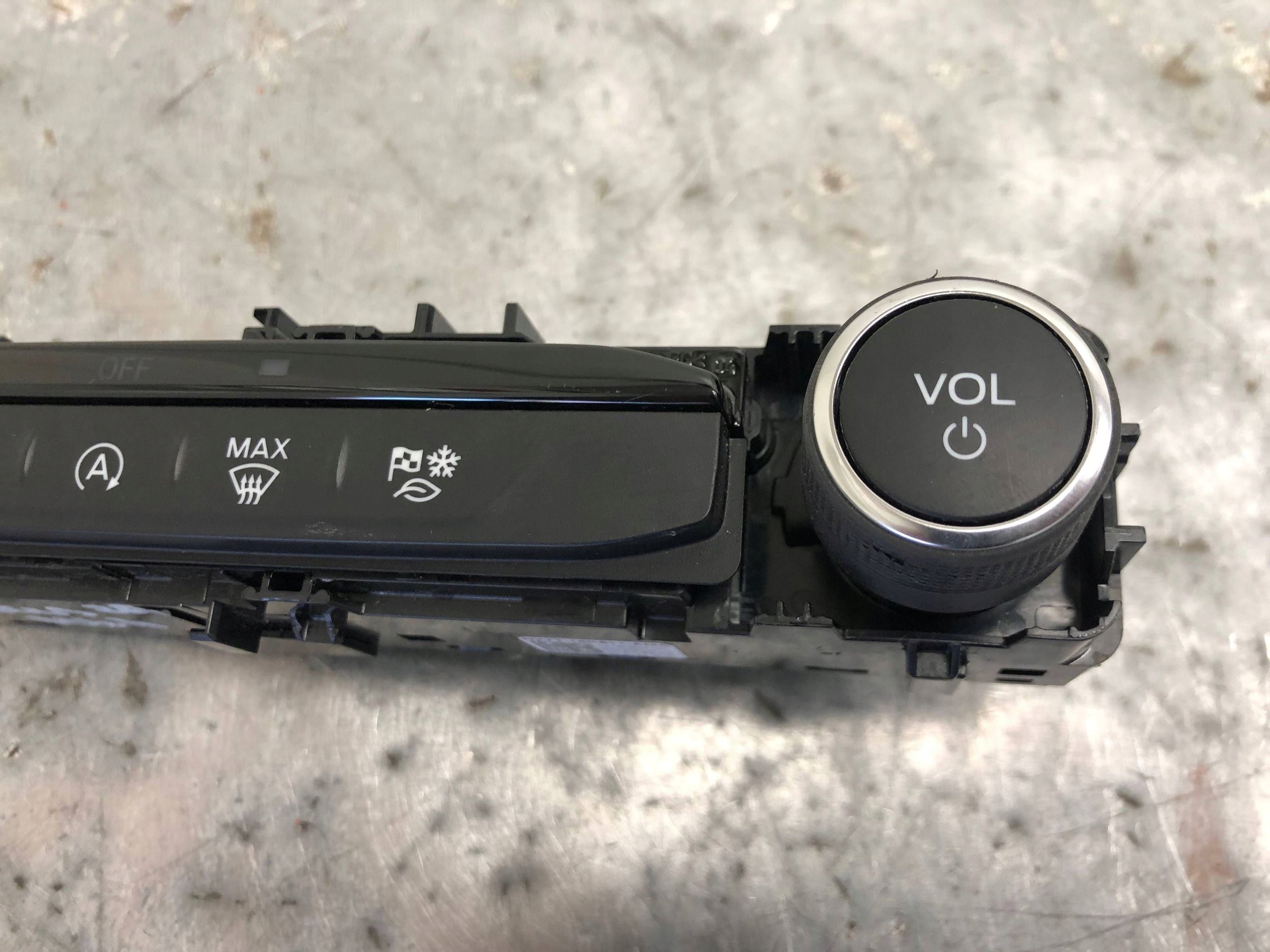 PRZYCISKI Commandes Console FORD FOCUS MK4 NX7T-18K811-AME