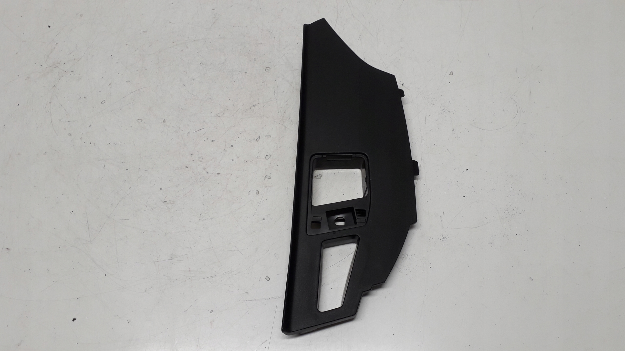 VOLVO FH4 OSŁONA PÓŁKI KABINY 82824463