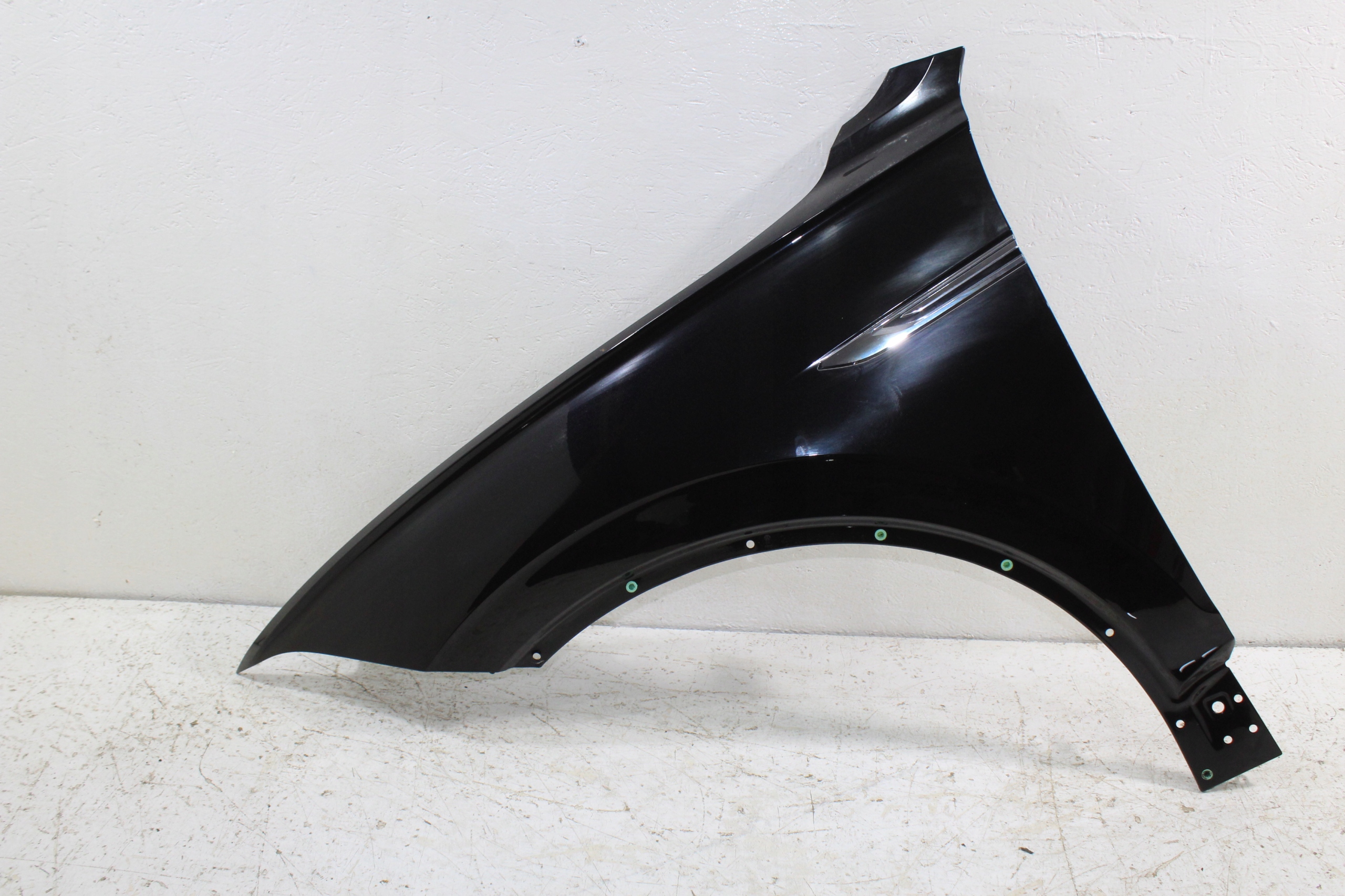 VW Touareg III 760 fender left front 760821105