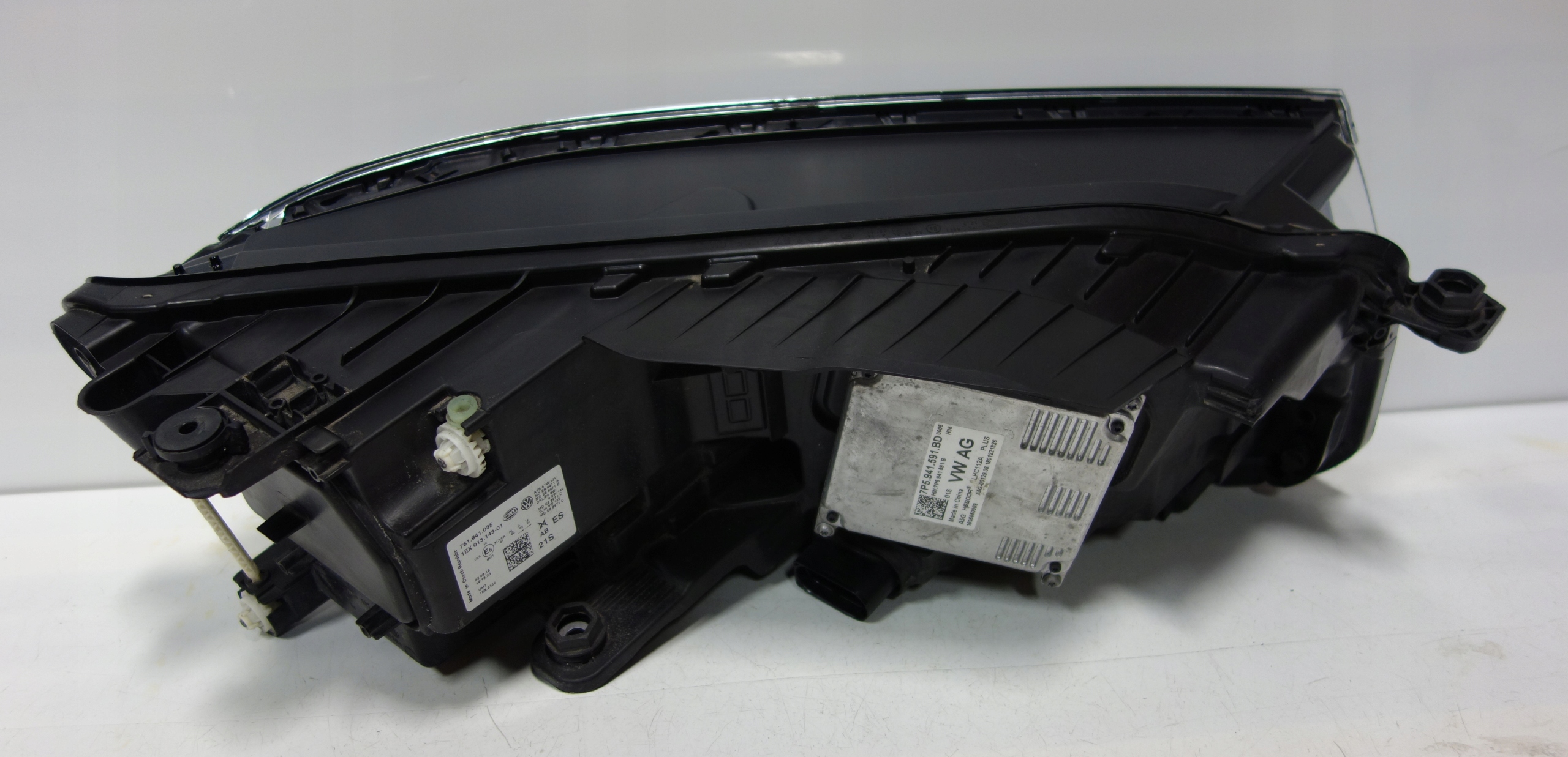 VW TOUAREG 3 2018- LAMPA LEWA PRZEDNIA FULL LED Producent części Hella