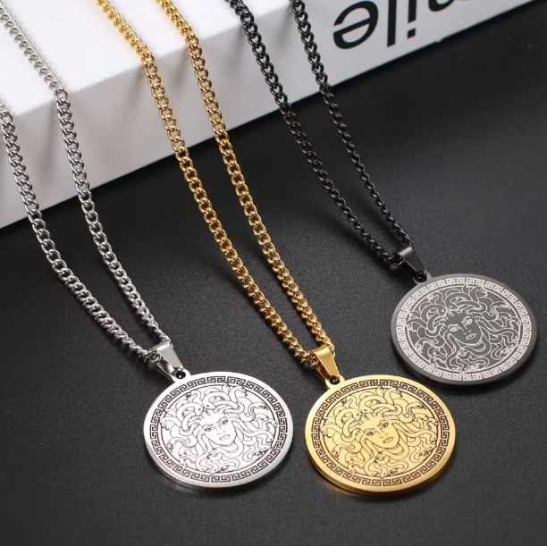 Czarny Naszyjnik Mitologiczna Meduza Gorgon STAL Punk Gothic Marka Emigmat