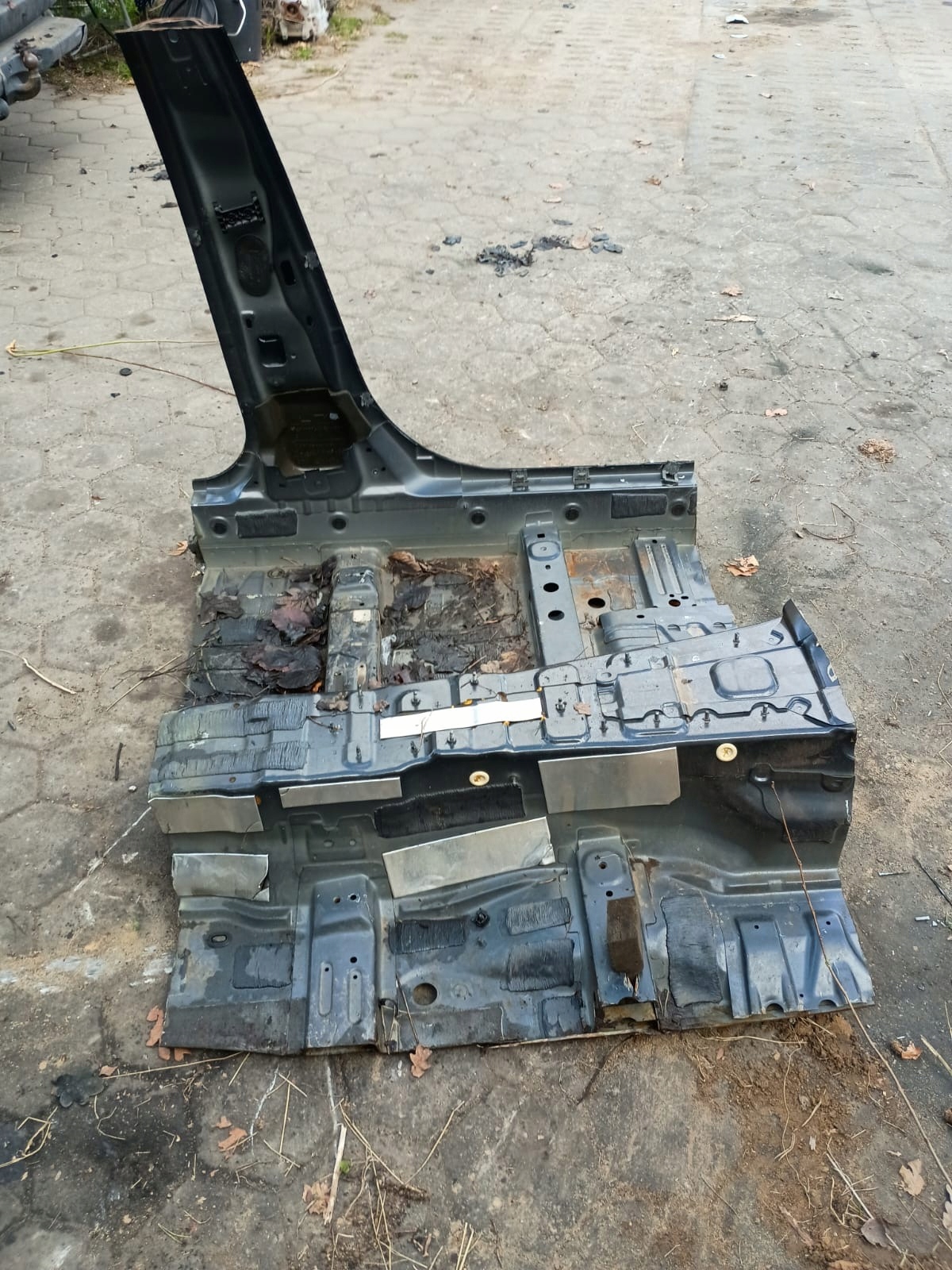 IDEALNY threshold pillar central left B MERCEDES W214 1