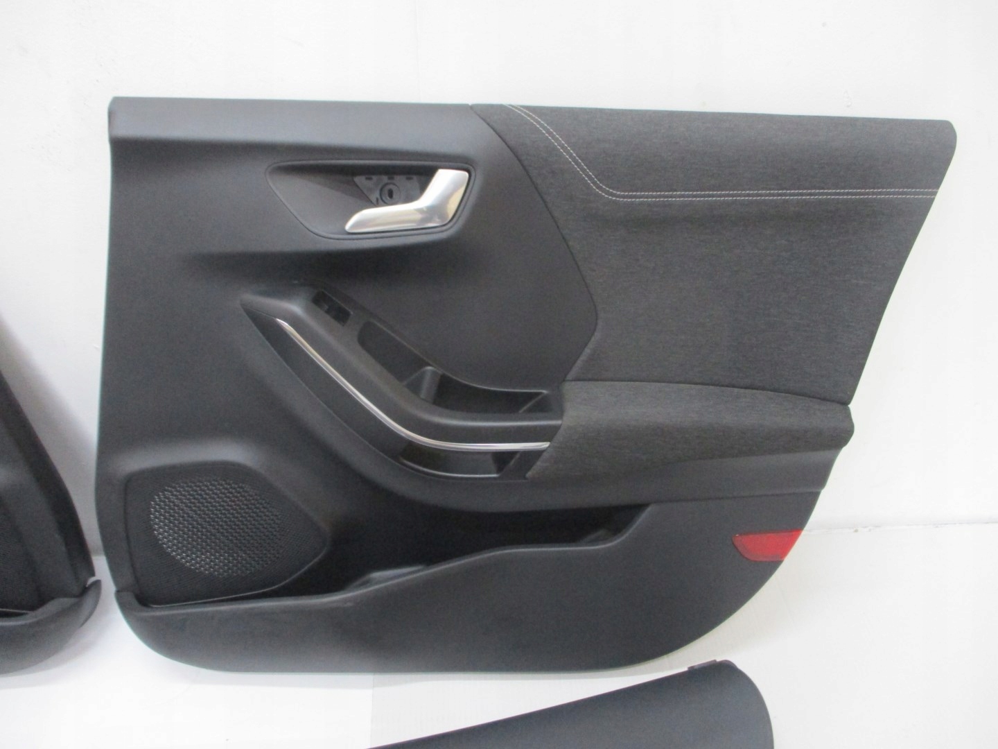 дверные карты FORD PUMA 20R II правая перед