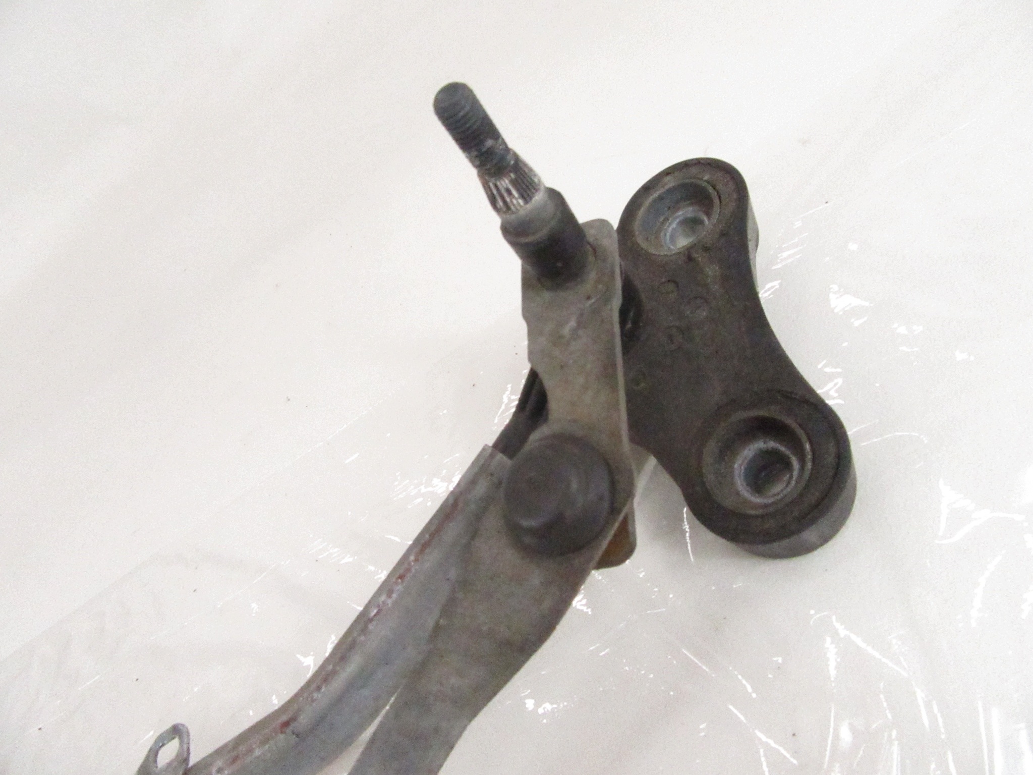mechanismus stěračů předek BMW e60 e61 e63 e64 EUROPA
